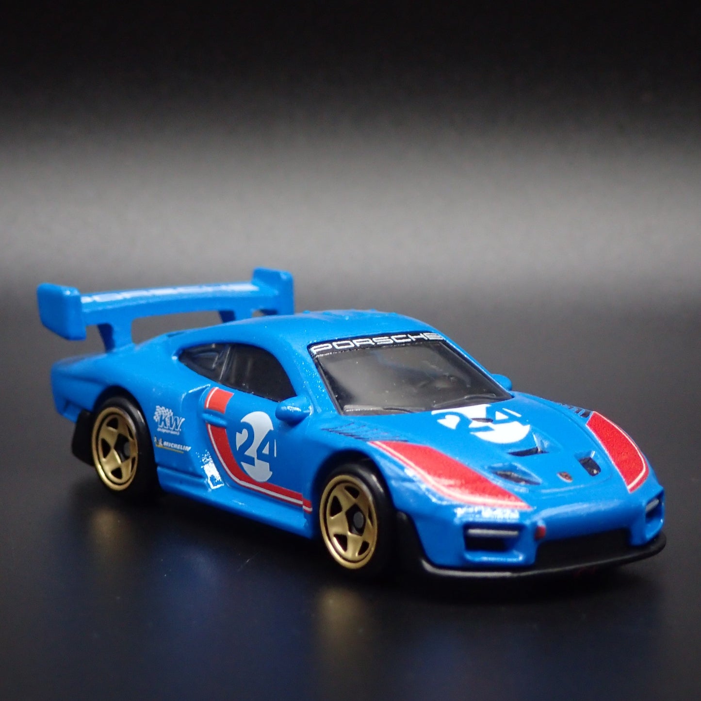 1976-1981 PORSCHE 935 RACING 1:64 SCALE COLLECTIBLE DIORAMA DIECAST MODEL CAR