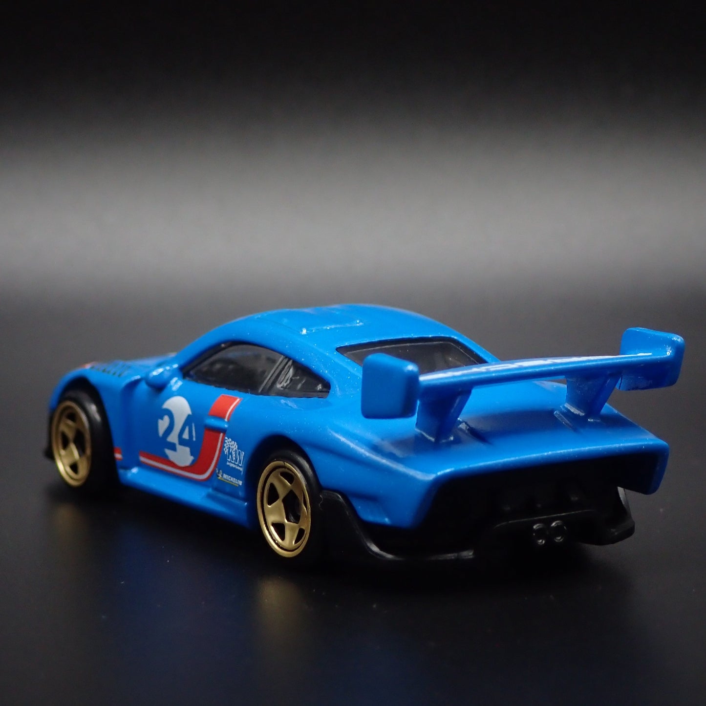 1976-1981 PORSCHE 935 RACING 1:64 SCALE COLLECTIBLE DIORAMA DIECAST MODEL CAR