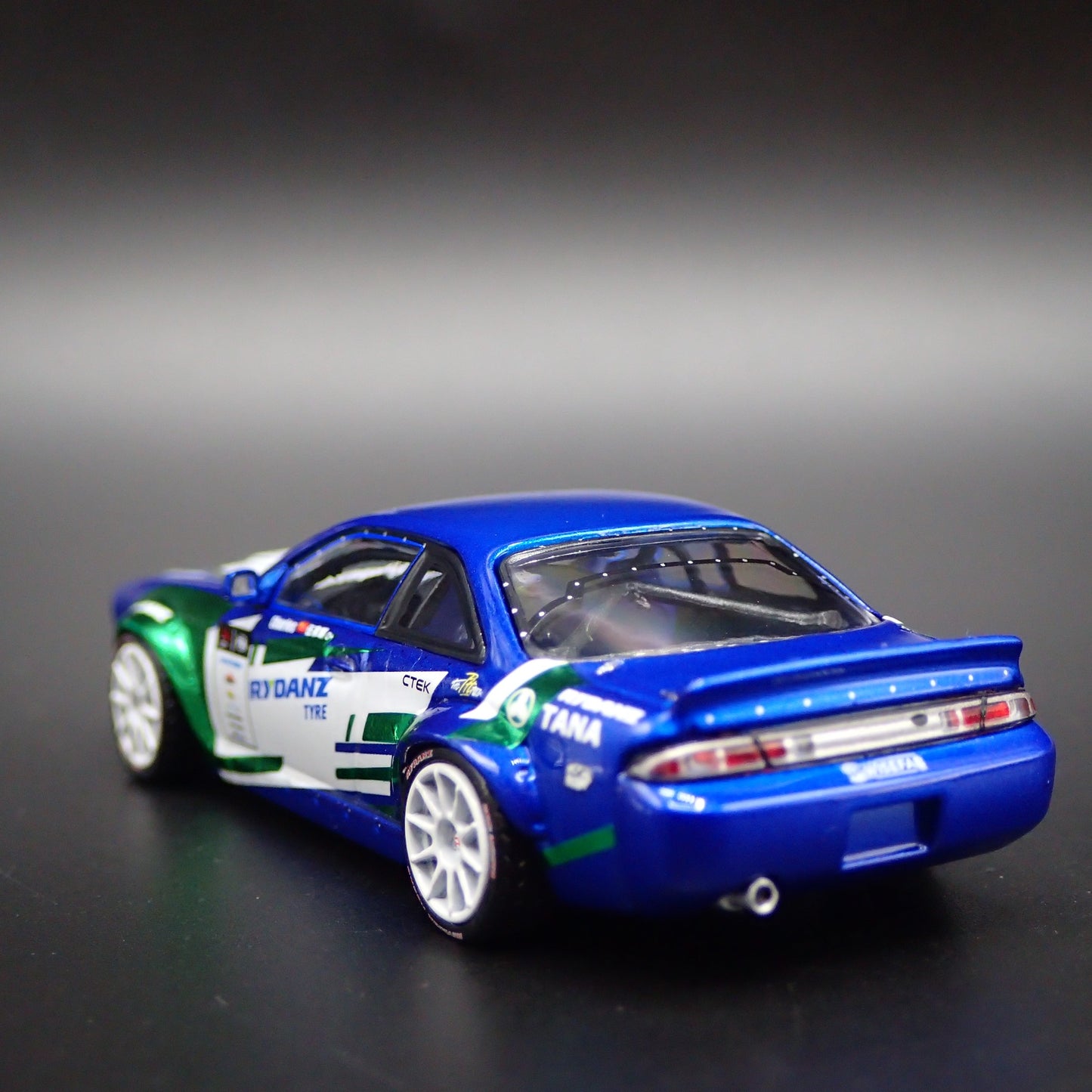 NISSAN SILVIA S14 ROCKET BUNNY DRIFTING JDM 1:64 SCALE DIORAMA DIECAST MODEL CAR