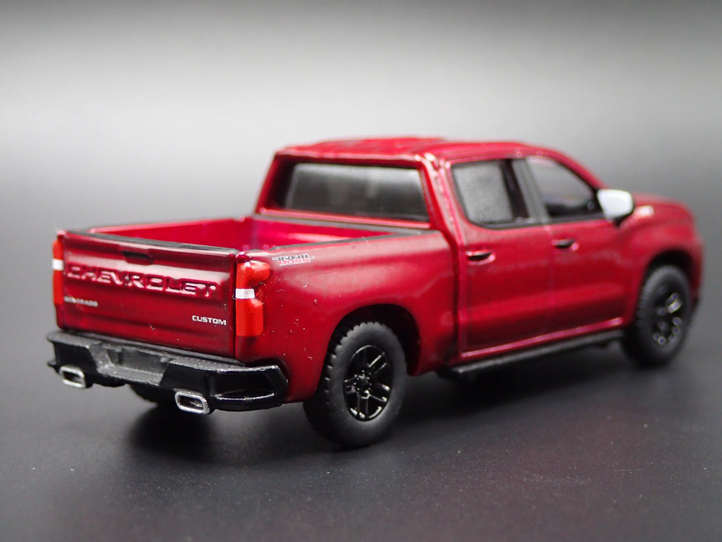 2019 19 CHEVY CHEVROLET SILVERADO Z71 TRAIL BOSS 1:64 SCALE DIECAST MODEL CAR