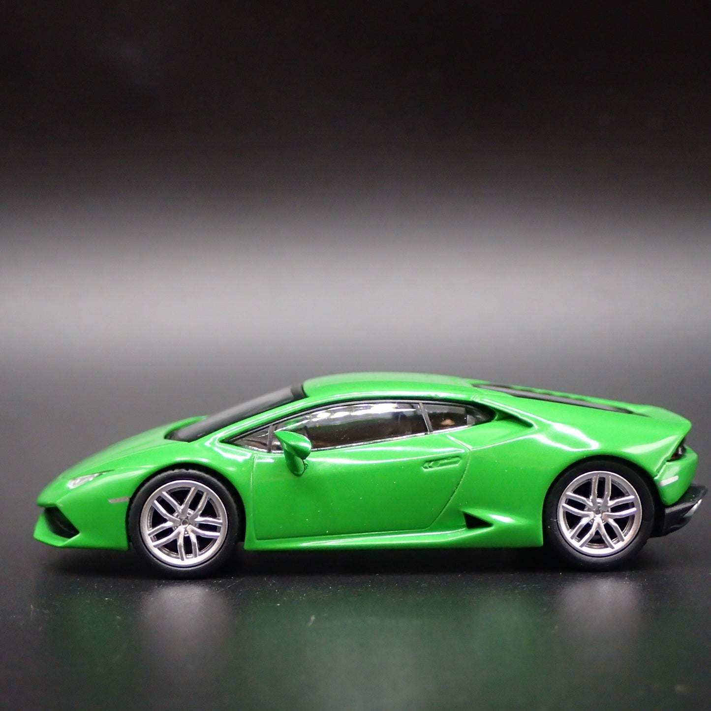 2014-2019 LAMBORGHINI HURACAN COUPE SUPER CAR GREEN 1:64 SCALE DIECAST MODEL CAR
