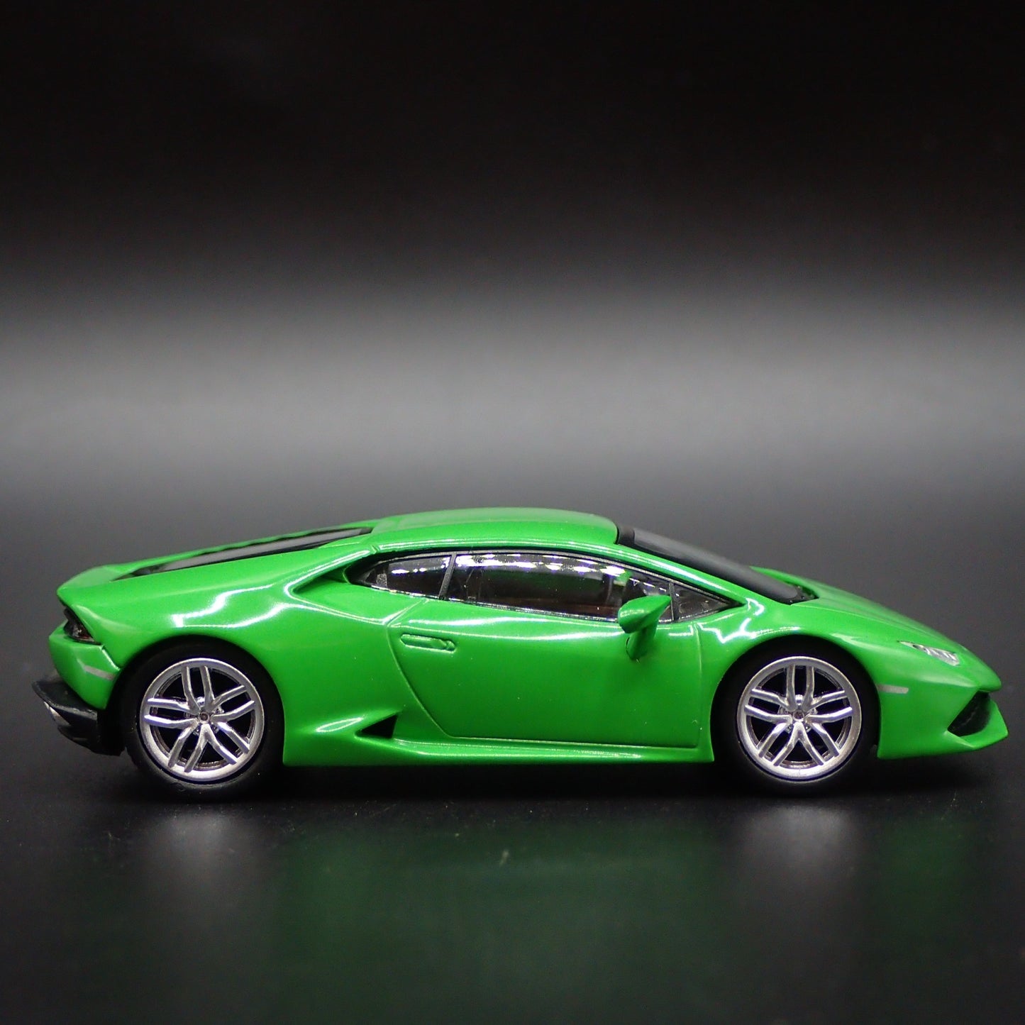 2014-2019 LAMBORGHINI HURACAN COUPE SUPER CAR GREEN 1:64 SCALE DIECAST MODEL CAR
