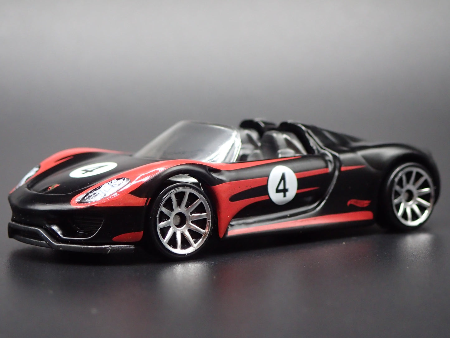 2013-2015 PORSCHE 918 SPYDER SUPER CAR RARE 1:64 SCALE DIORAMA DIECAST MODEL CAR