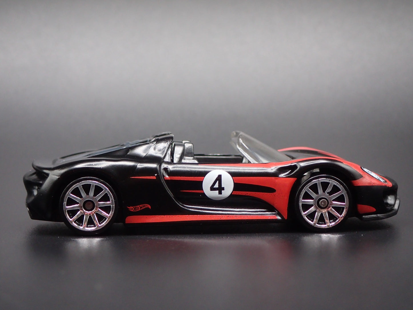 2013-2015 PORSCHE 918 SPYDER SUPER CAR RARE 1:64 SCALE DIORAMA DIECAST MODEL CAR