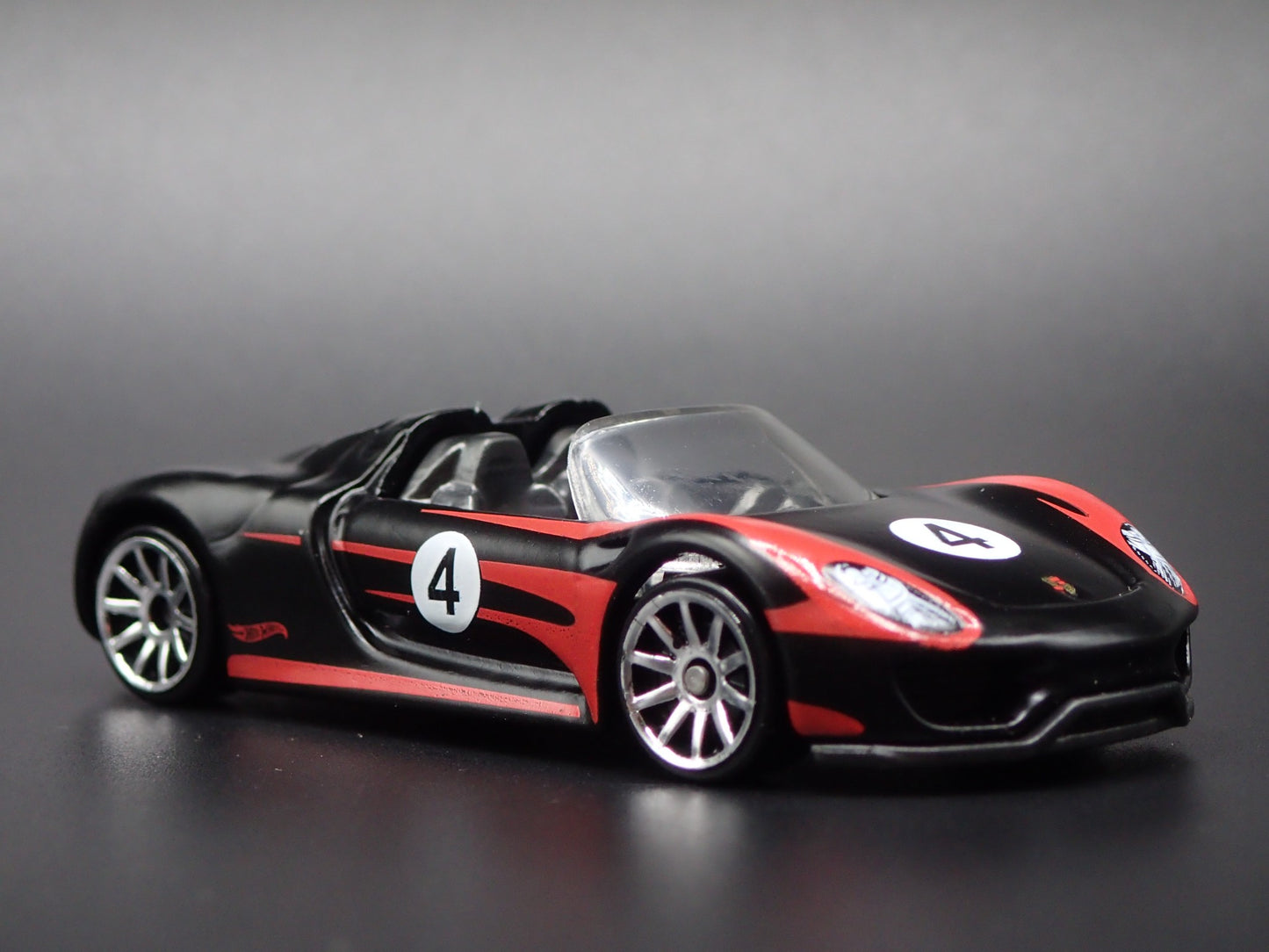 2013-2015 PORSCHE 918 SPYDER SUPER CAR RARE 1:64 SCALE DIORAMA DIECAST MODEL CAR