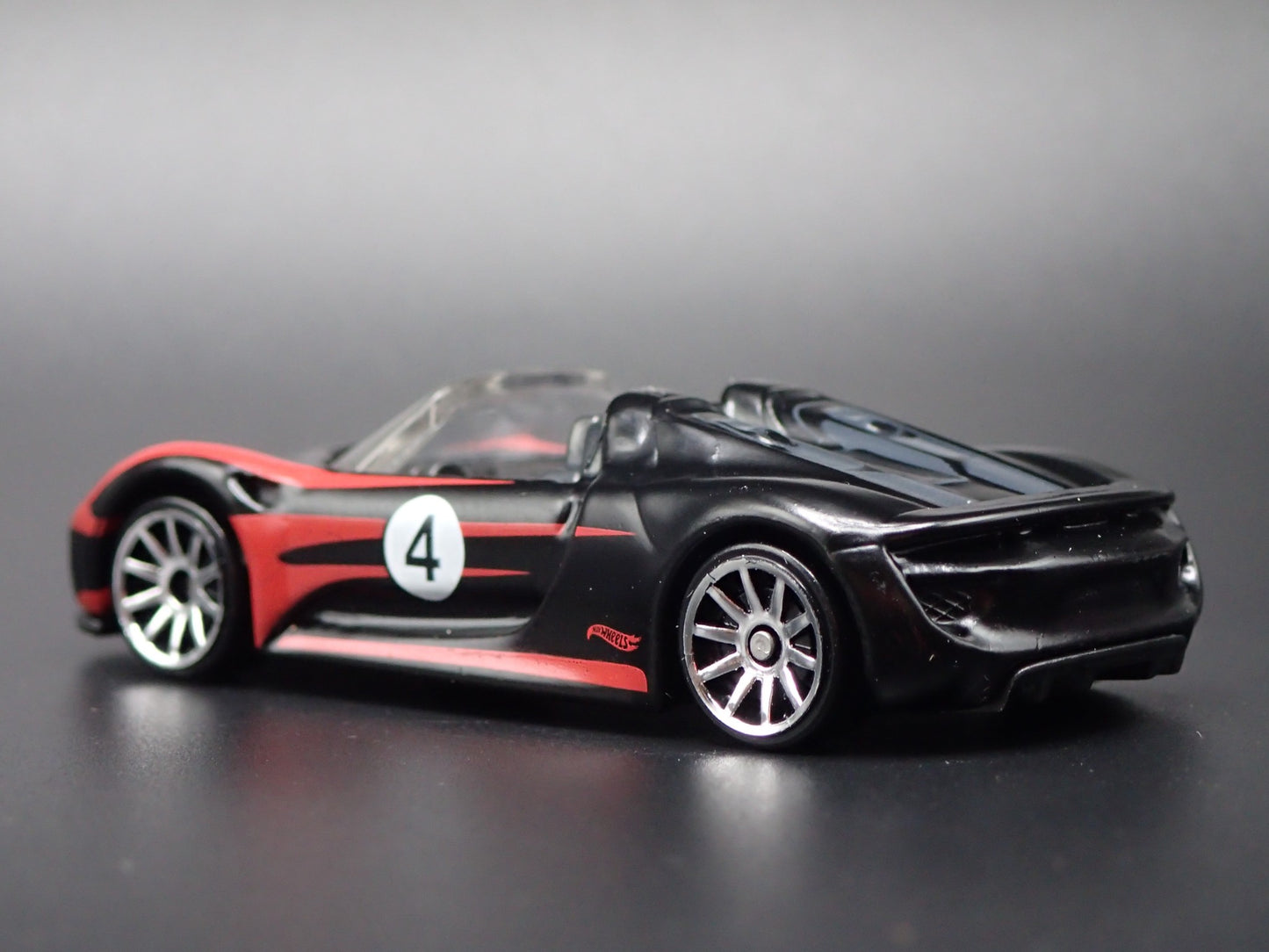 2013-2015 PORSCHE 918 SPYDER SUPER CAR RARE 1:64 SCALE DIORAMA DIECAST MODEL CAR