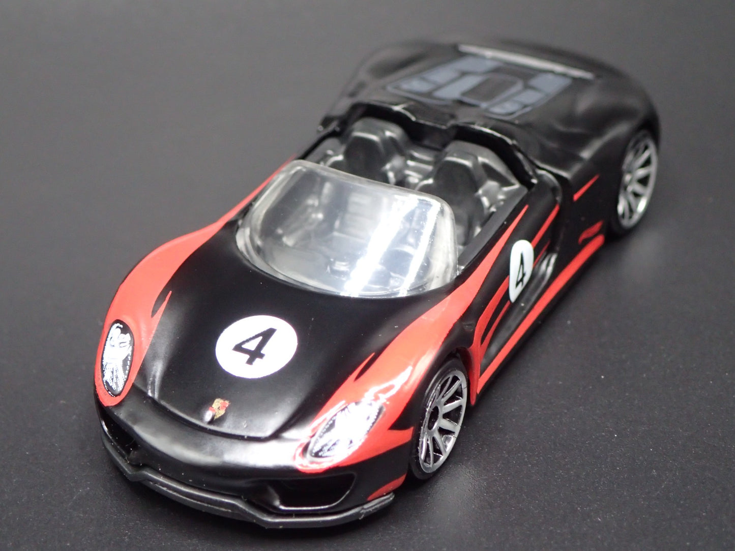 2013-2015 PORSCHE 918 SPYDER SUPER CAR RARE 1:64 SCALE DIORAMA DIECAST MODEL CAR