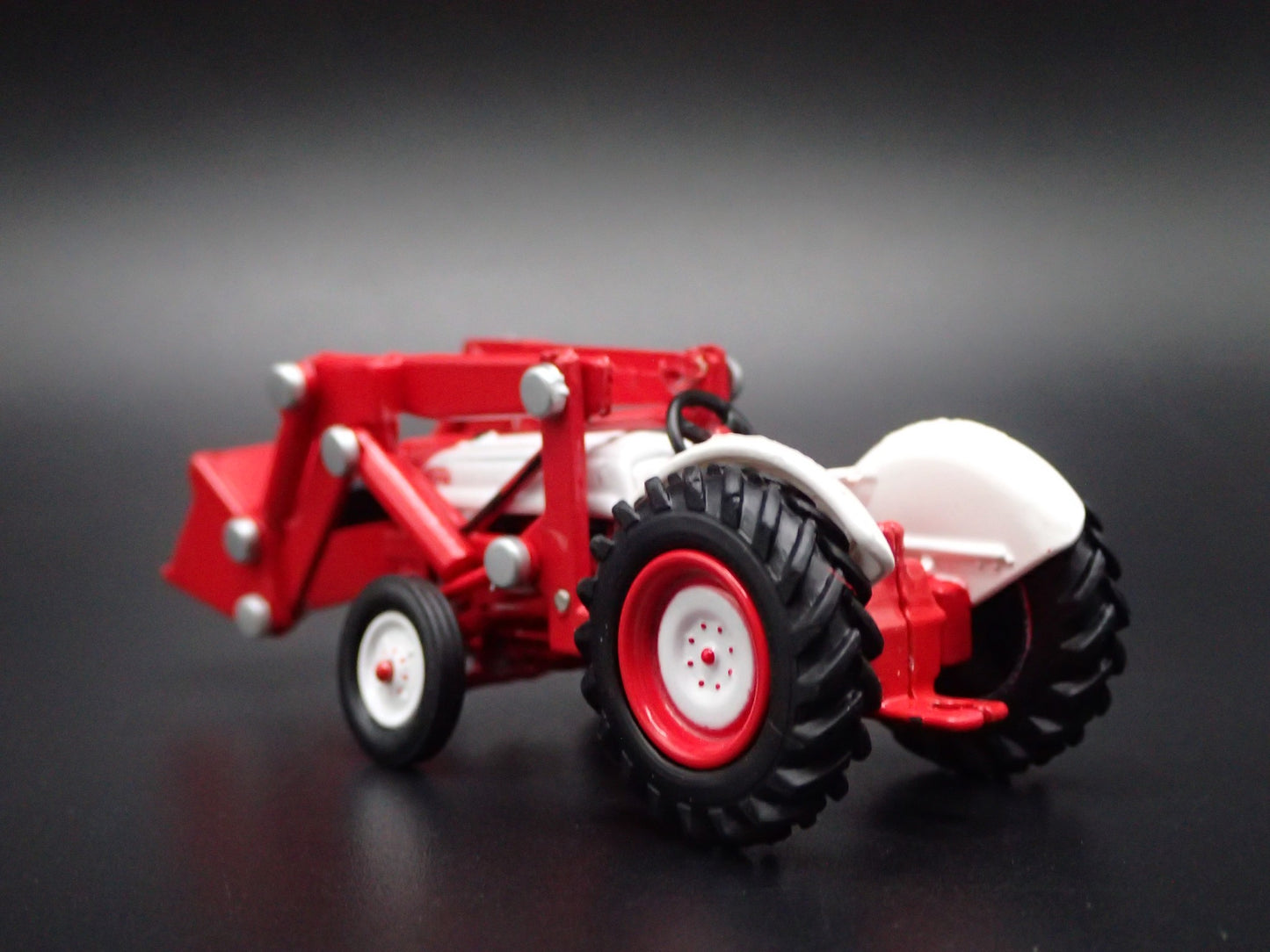 1952 52 FORD 8N FARM TRACTOR RED 1:64 SCALE COLLECTIBLE DIORAMA DIECAST MODEL