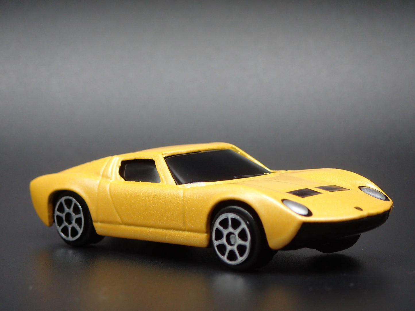 1976-1973 LAMBORGHINI MIURA SV 1:64 SCALE COLLECTIBLE DIORAMA DIECAST MODEL CAR