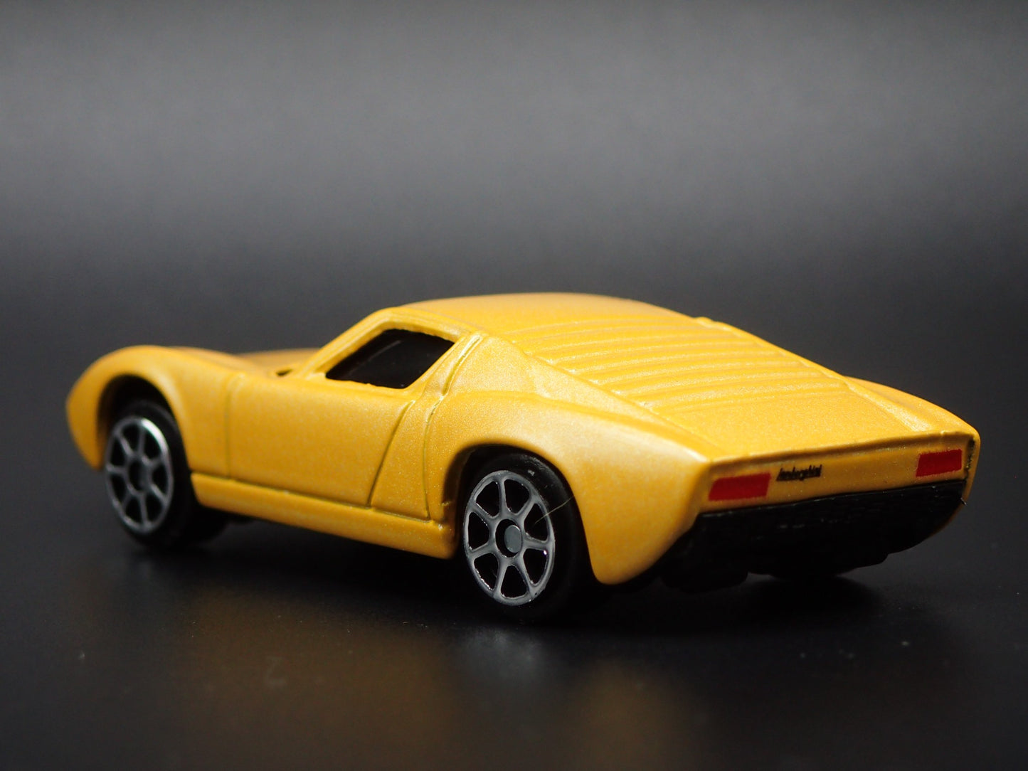 1976-1973 LAMBORGHINI MIURA SV 1:64 SCALE COLLECTIBLE DIORAMA DIECAST MODEL CAR