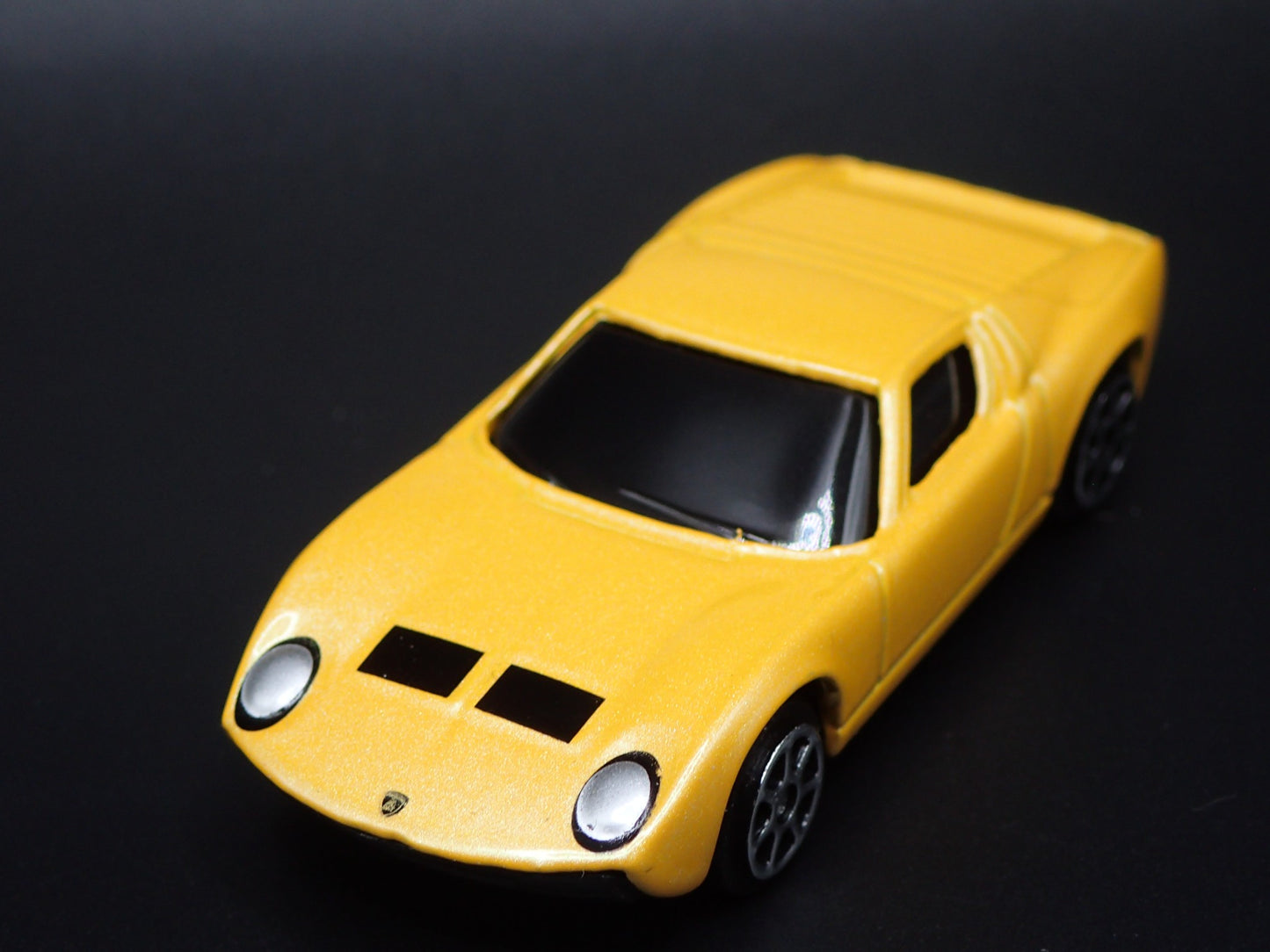 1976-1973 LAMBORGHINI MIURA SV 1:64 SCALE COLLECTIBLE DIORAMA DIECAST MODEL CAR