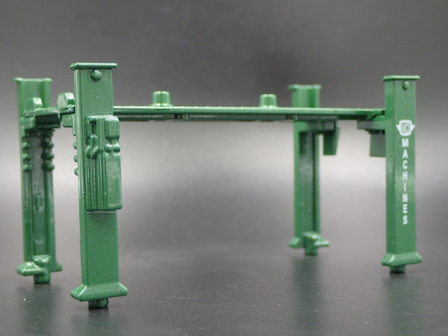 1:64 SCALE AUTO SHOP MECHANIC GARAGE 4 POST CAR LIFT DIORAMA MODEL DIECAST PROP