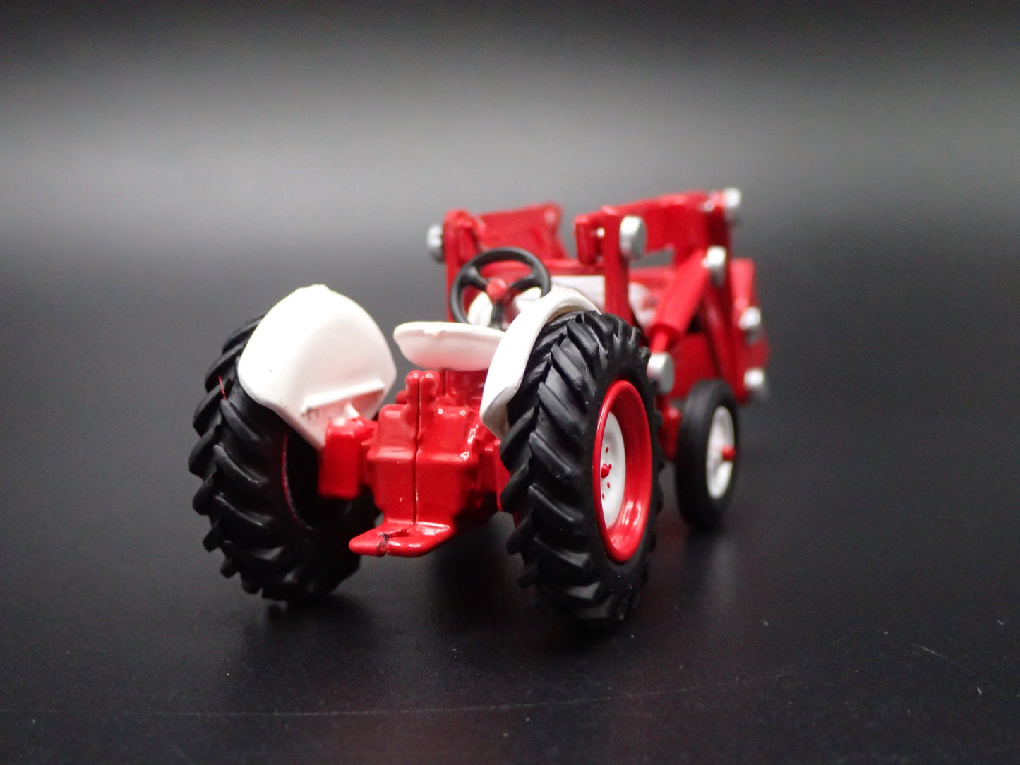 1952 52 FORD 8N FARM TRACTOR RED 1:64 SCALE COLLECTIBLE DIORAMA DIECAST MODEL