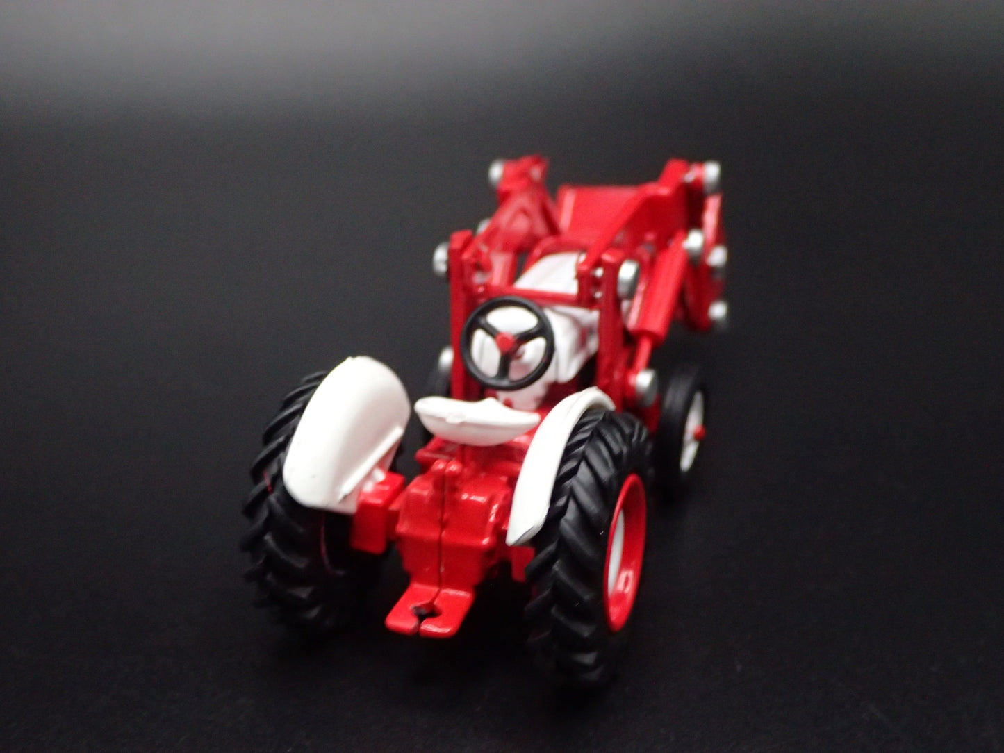 1952 52 FORD 8N FARM TRACTOR RED 1:64 SCALE COLLECTIBLE DIORAMA DIECAST MODEL