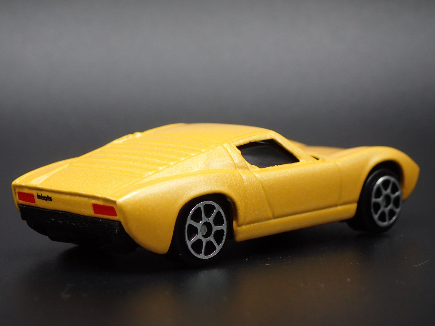 1976-1973 LAMBORGHINI MIURA SV 1:64 SCALE COLLECTIBLE DIORAMA DIECAST MODEL CAR