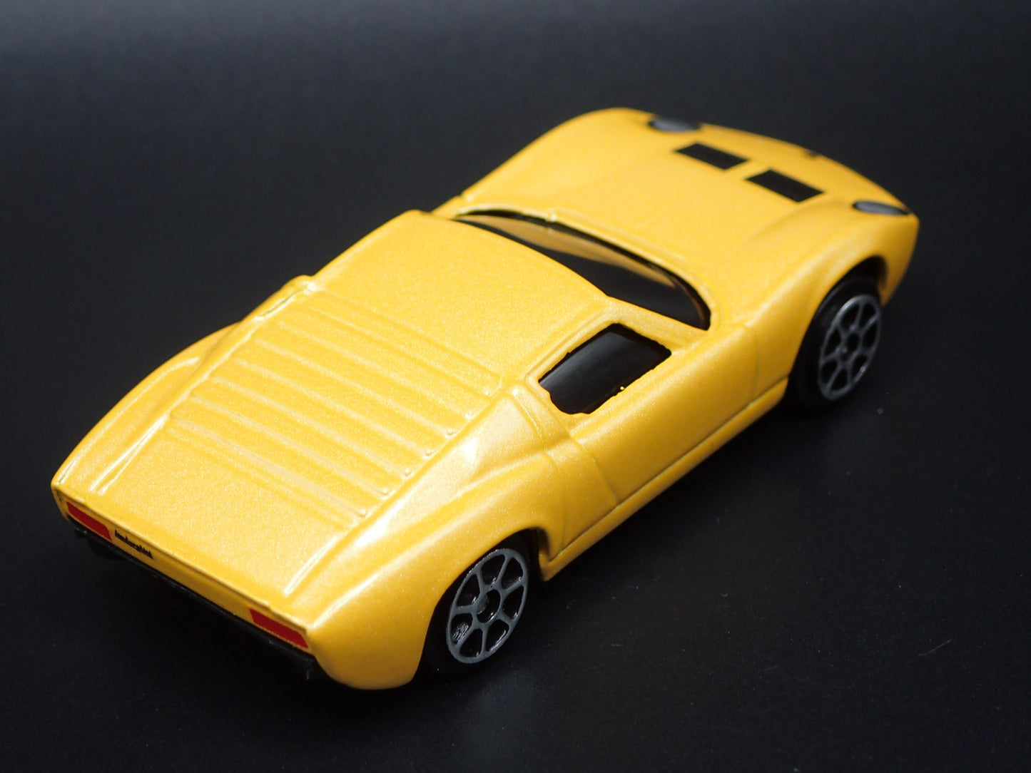 1976-1973 LAMBORGHINI MIURA SV 1:64 SCALE COLLECTIBLE DIORAMA DIECAST MODEL CAR