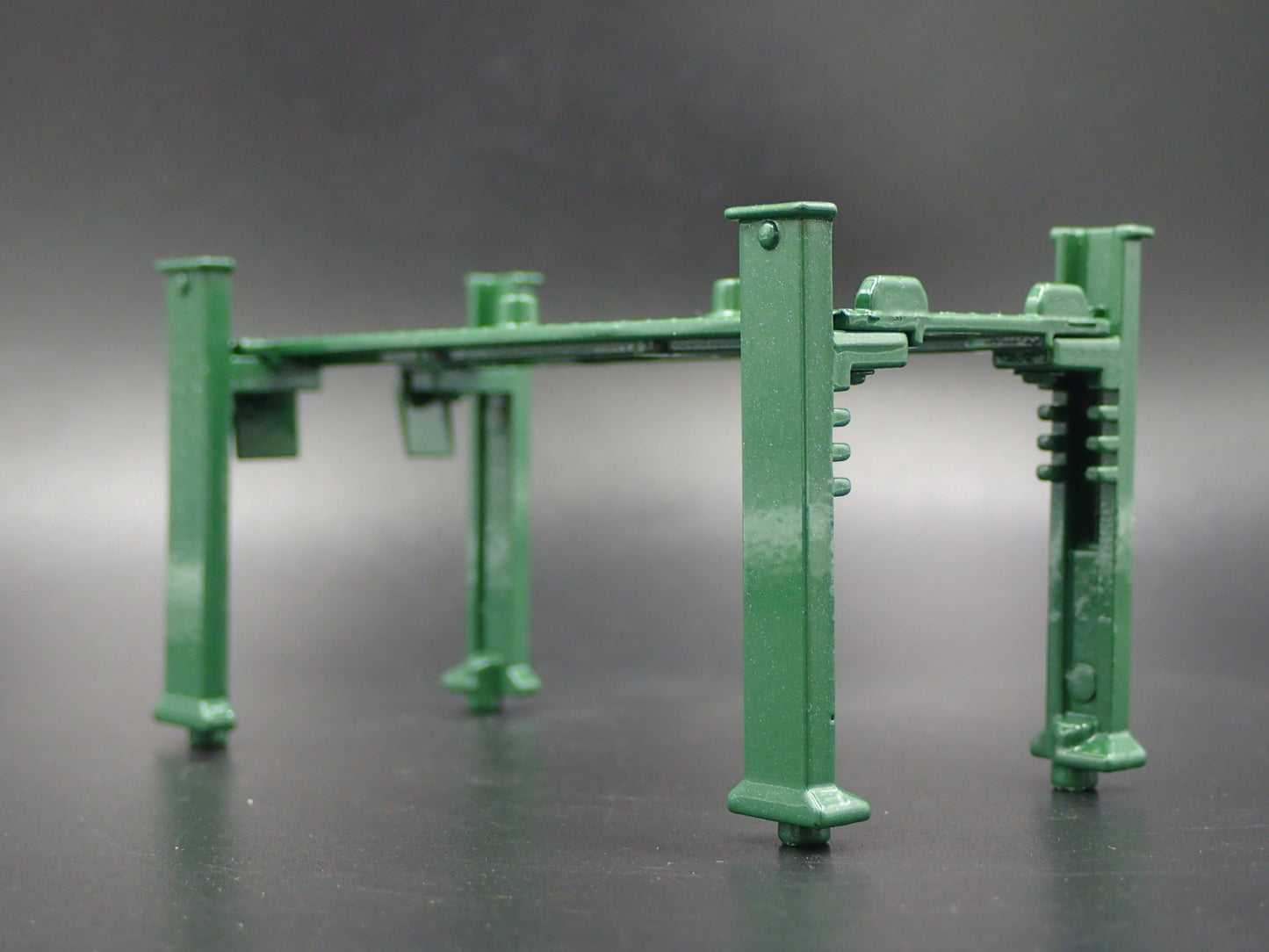 1:64 SCALE AUTO SHOP MECHANIC GARAGE 4 POST CAR LIFT DIORAMA MODEL DIECAST PROP