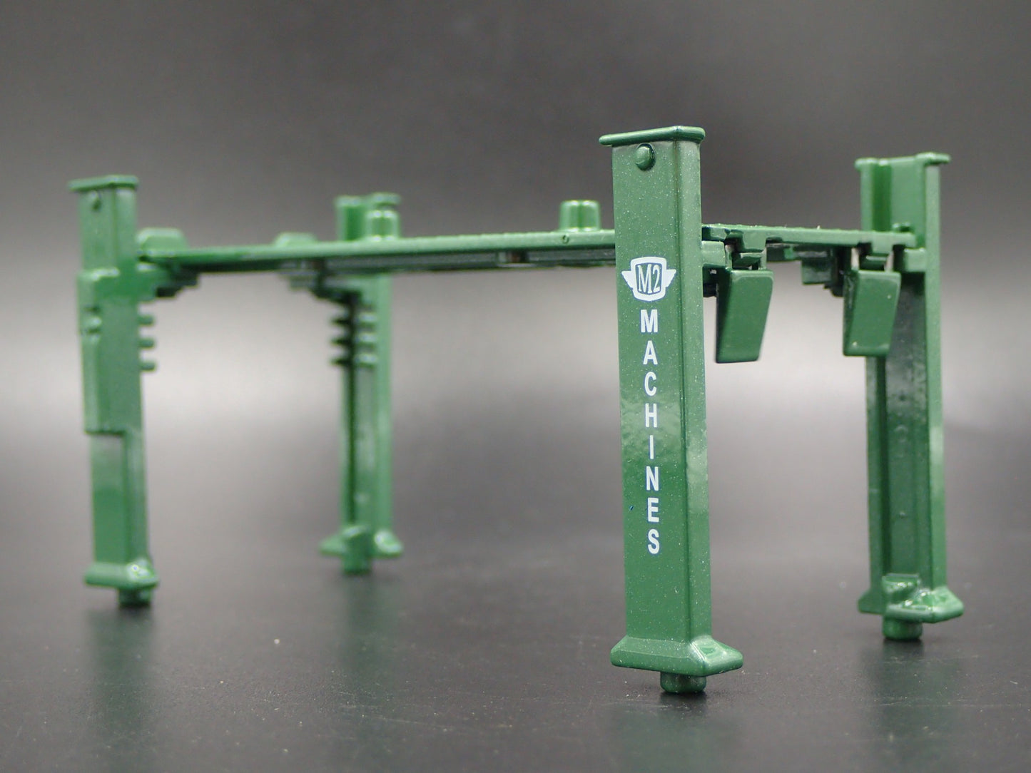 1:64 SCALE AUTO SHOP MECHANIC GARAGE 4 POST CAR LIFT DIORAMA MODEL DIECAST PROP