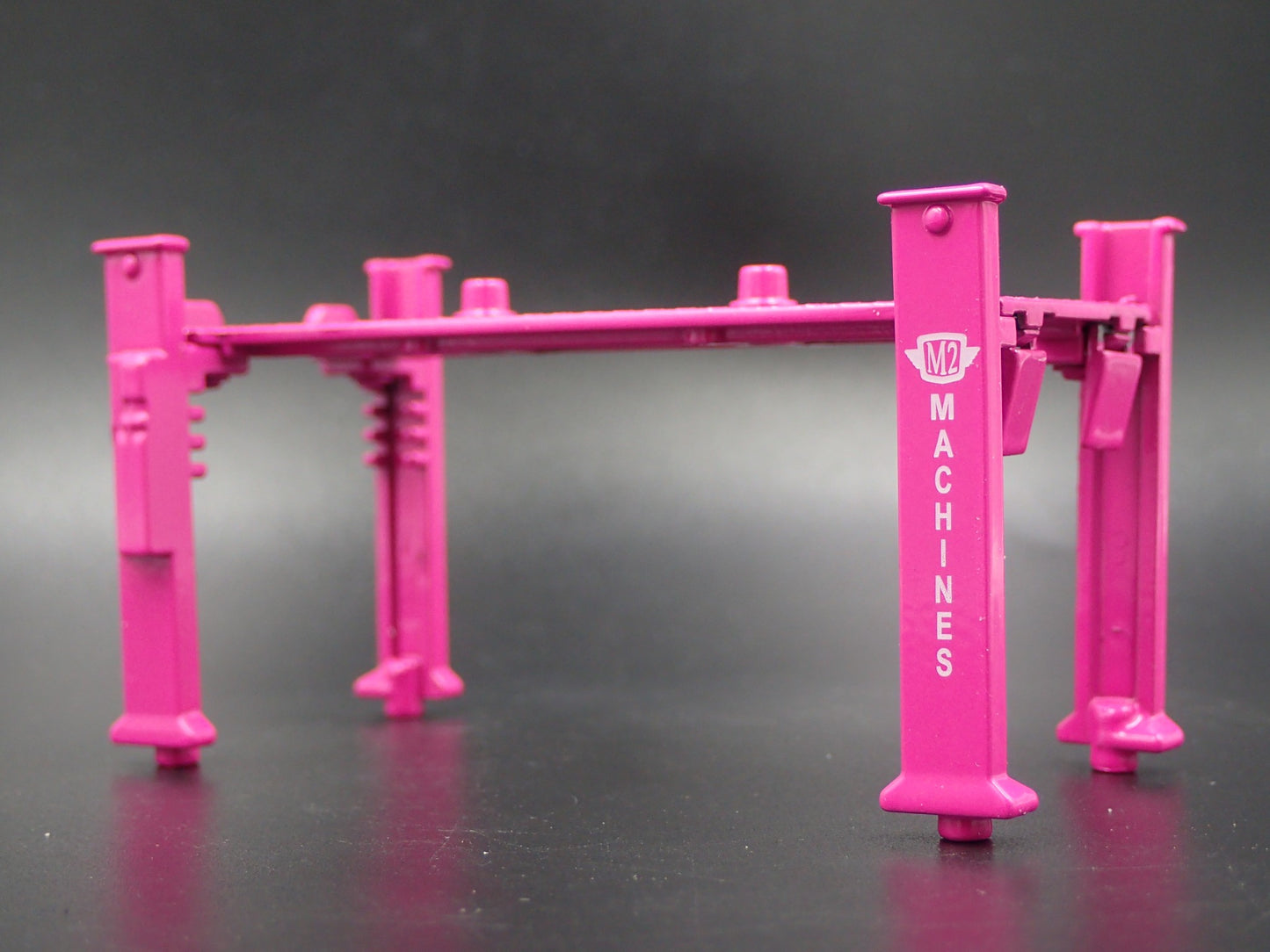 1:64 SCALE AUTO SHOP MECHANIC GARAGE 4 POST CAR LIFT DIORAMA MODEL DIECAST PROP