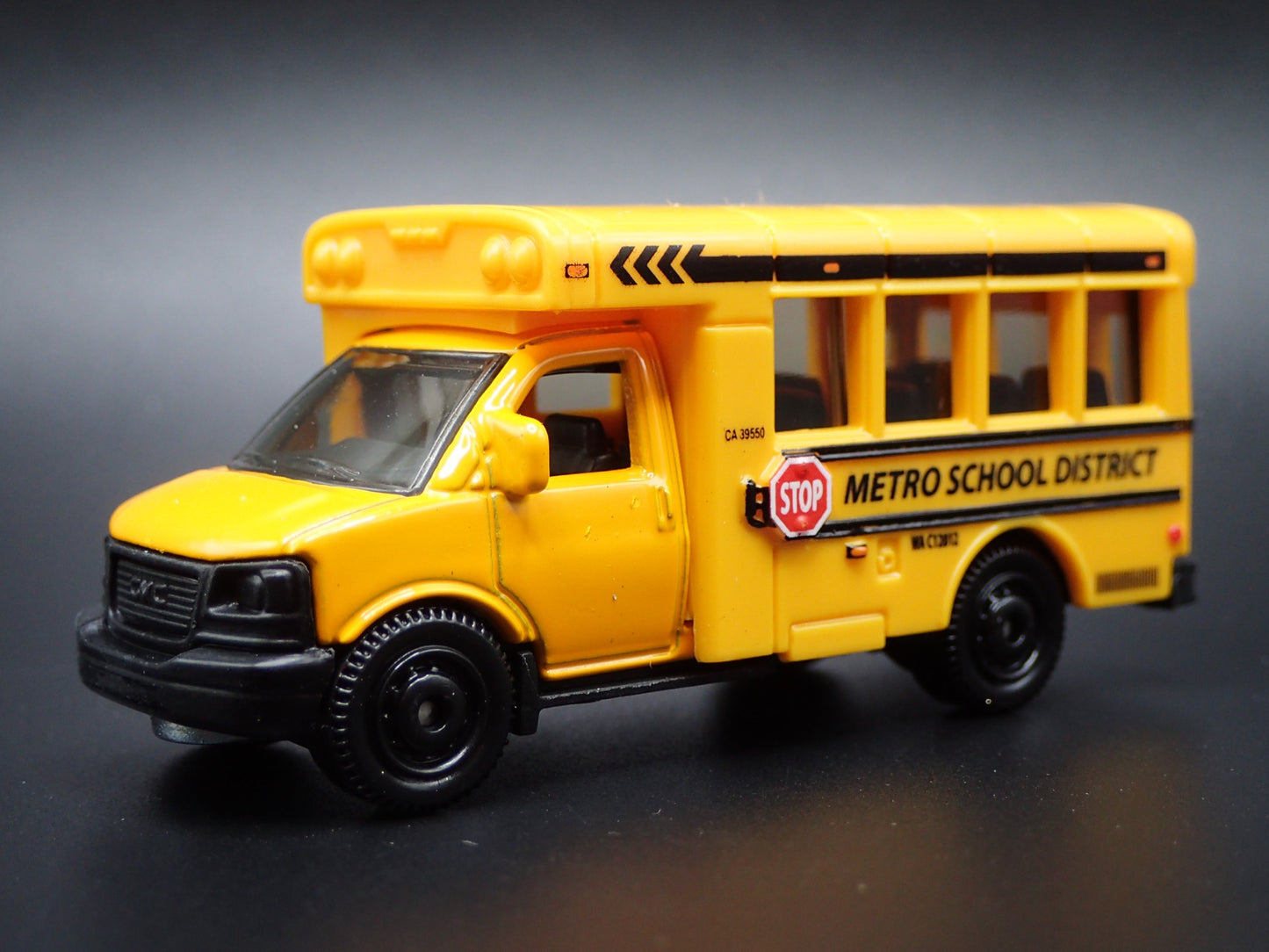 GMC METRO SHORT SCHOOL BUS RARE 1:64 SCALE COLLECTIBLE DIORAMA DIECAST MODEL CAR