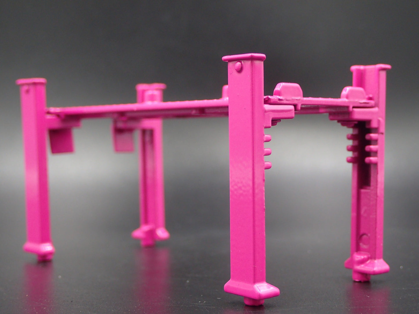 1:64 SCALE AUTO SHOP MECHANIC GARAGE 4 POST CAR LIFT DIORAMA MODEL DIECAST PROP