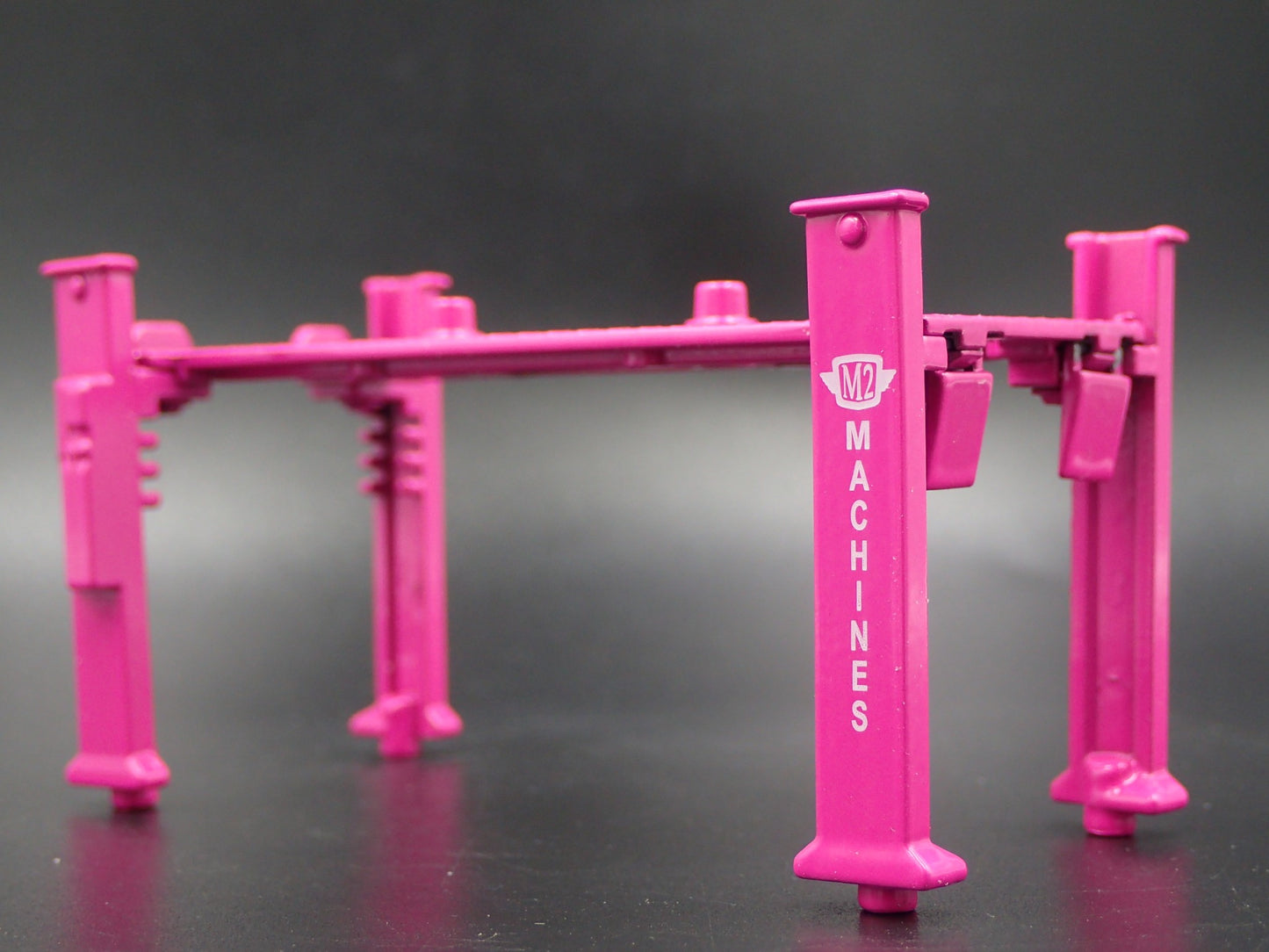 1:64 SCALE AUTO SHOP MECHANIC GARAGE 4 POST CAR LIFT DIORAMA MODEL DIECAST PROP