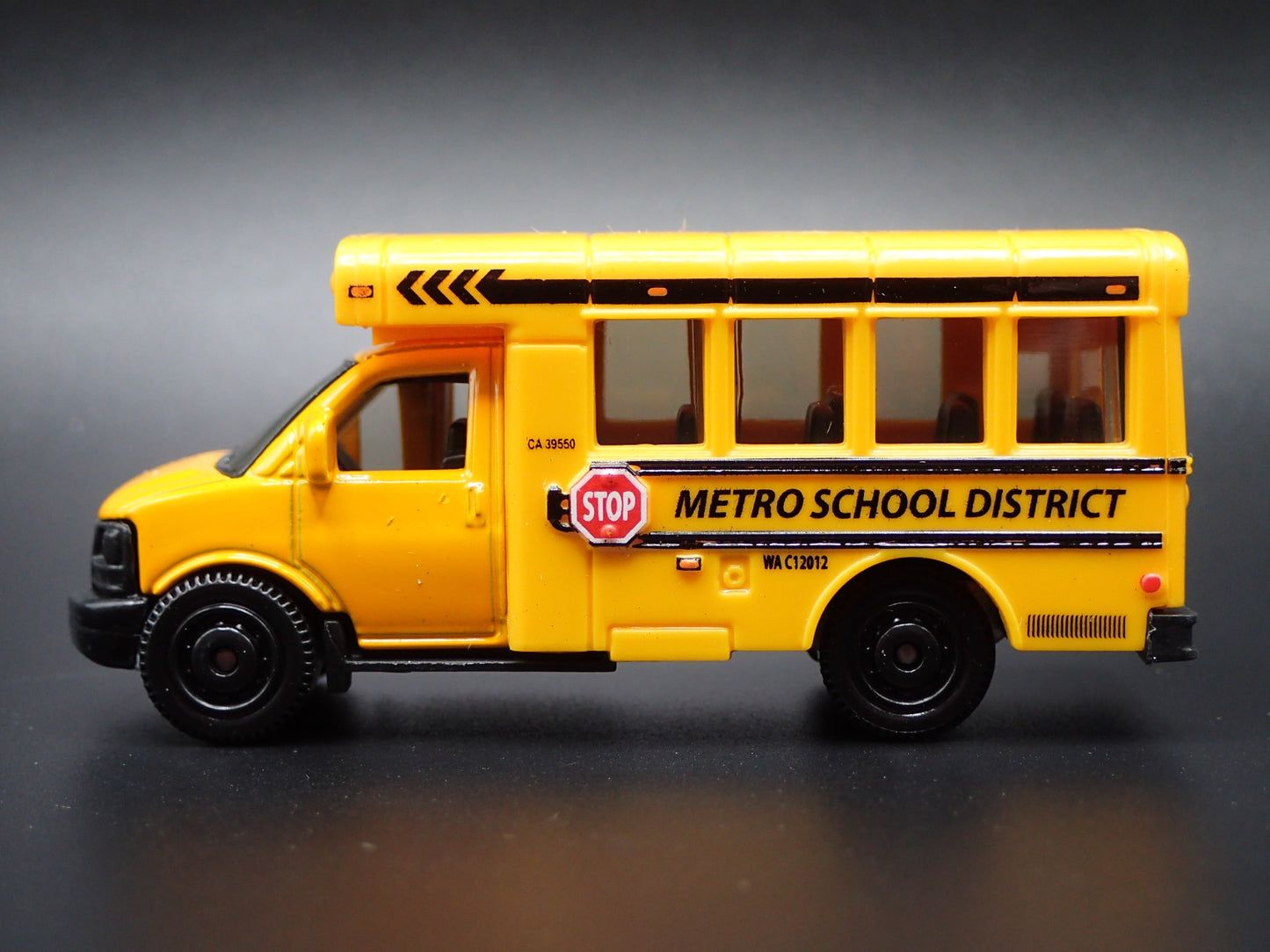 GMC METRO SHORT SCHOOL BUS RARE 1:64 SCALE COLLECTIBLE DIORAMA DIECAST MODEL CAR