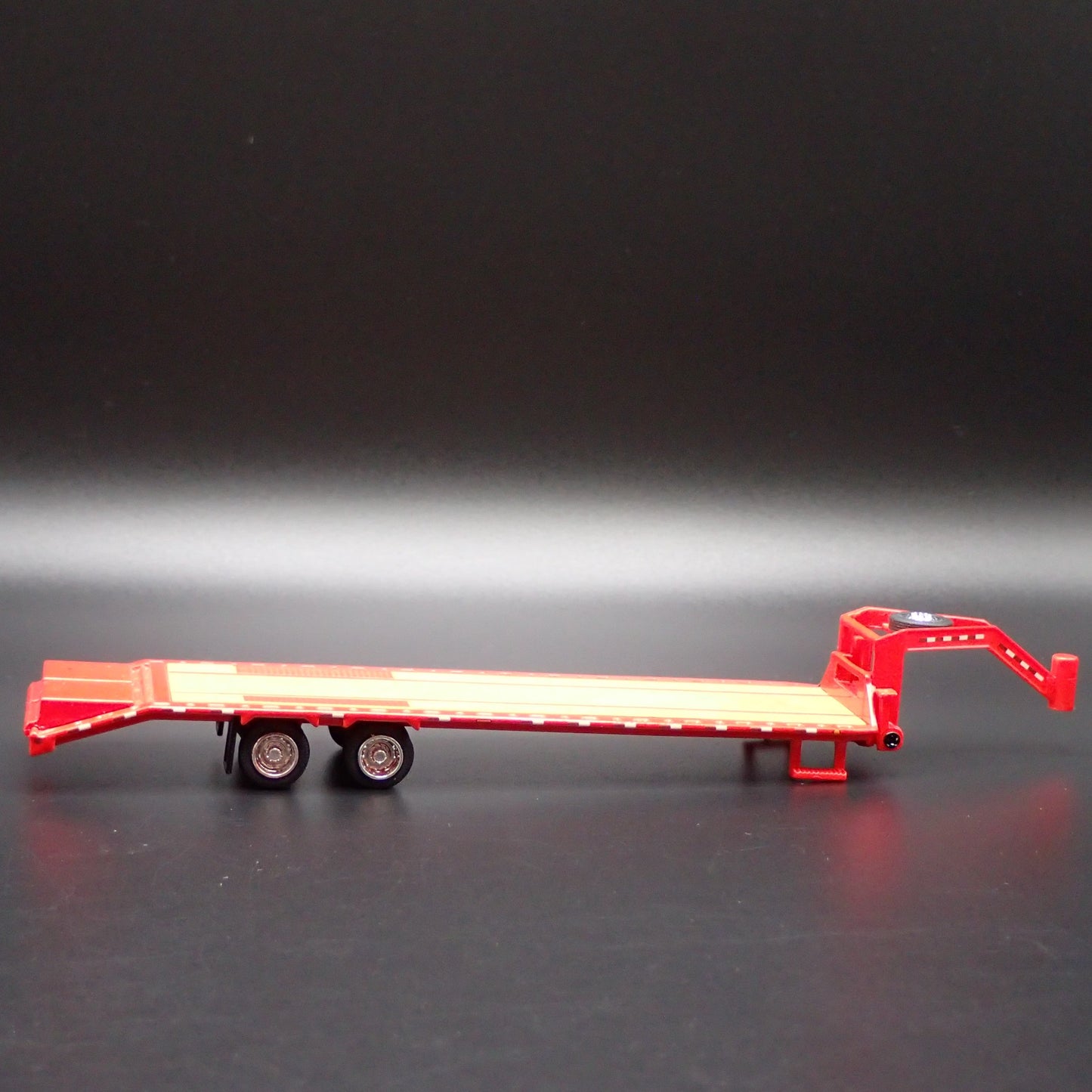 GOOSENECK FLATBED TRAILER w LOADING RAMP, HITCH 1:64 SCALE DIORAMA DIECAST MODEL