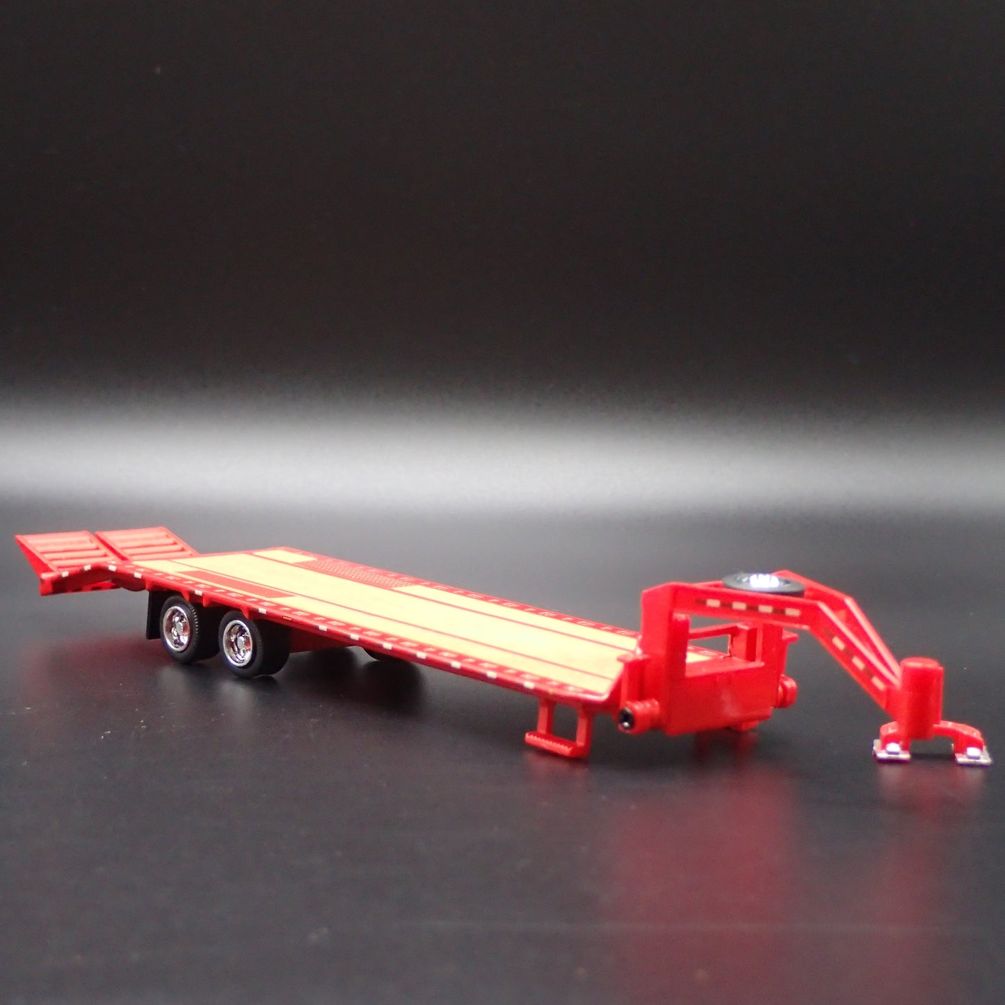GOOSENECK FLATBED TRAILER w LOADING RAMP, HITCH 1:64 SCALE DIORAMA DIECAST MODEL