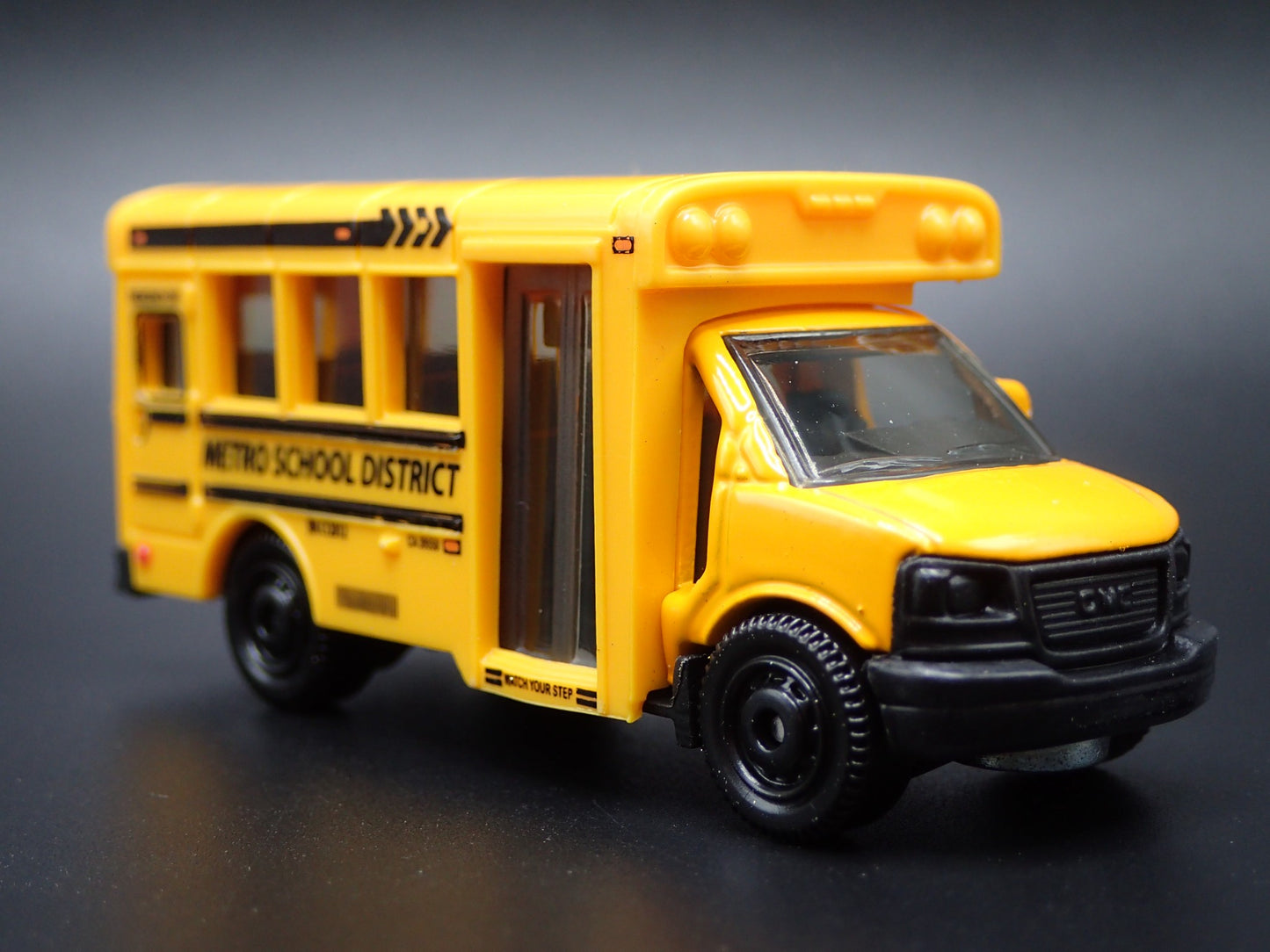 GMC METRO SHORT SCHOOL BUS RARE 1:64 SCALE COLLECTIBLE DIORAMA DIECAST MODEL CAR