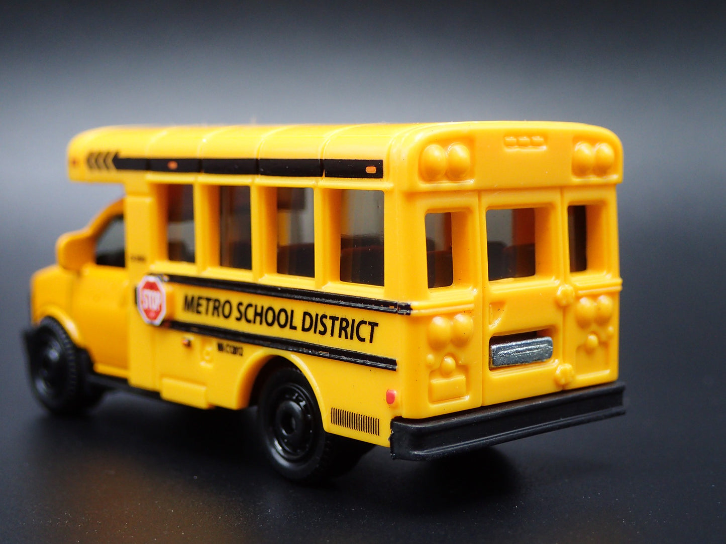 GMC METRO SHORT SCHOOL BUS RARE 1:64 SCALE COLLECTIBLE DIORAMA DIECAST MODEL CAR