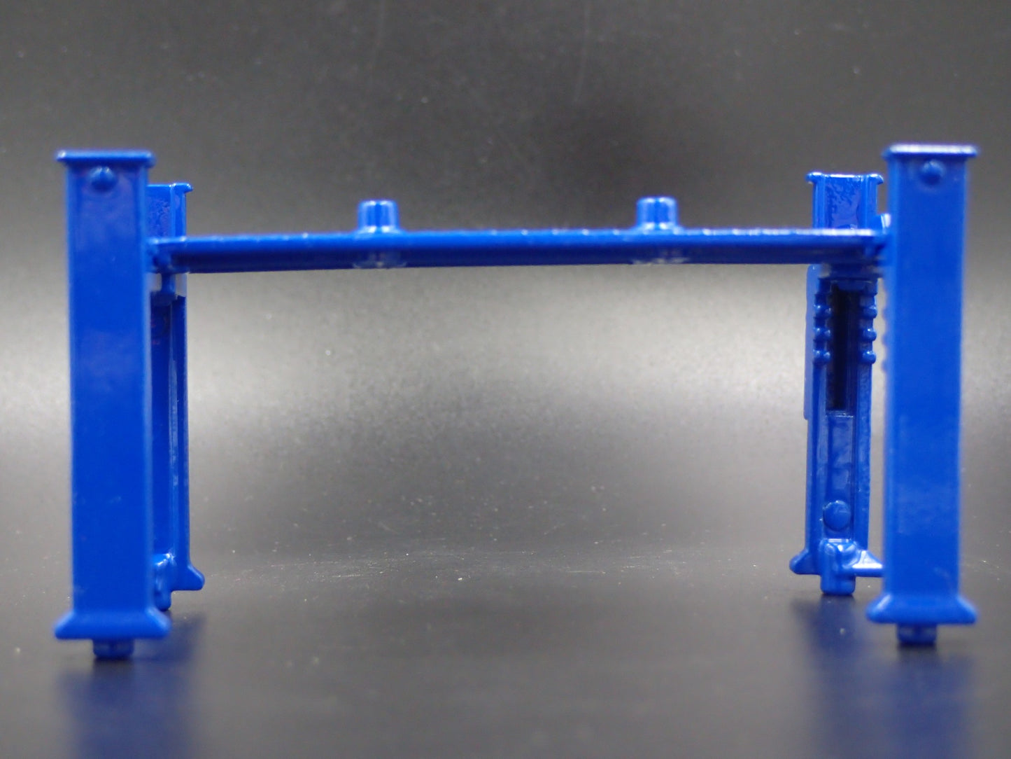 SQUAREBODY SYNDICATE 1:64 SCALE AUTO SHOP MECHANIC GARAGE 4 POST LIFT DIECAST