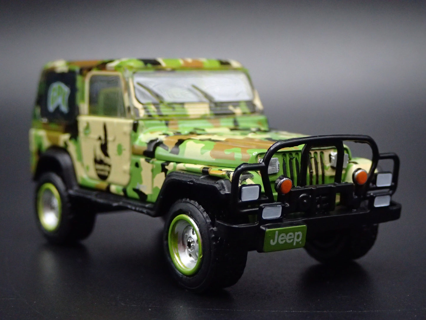 1986-1995 JEEP WRANGLER CJ7 YJ GPK CAMO 1:64 SCALE DIORAMA DIECAST MODEL CAR
