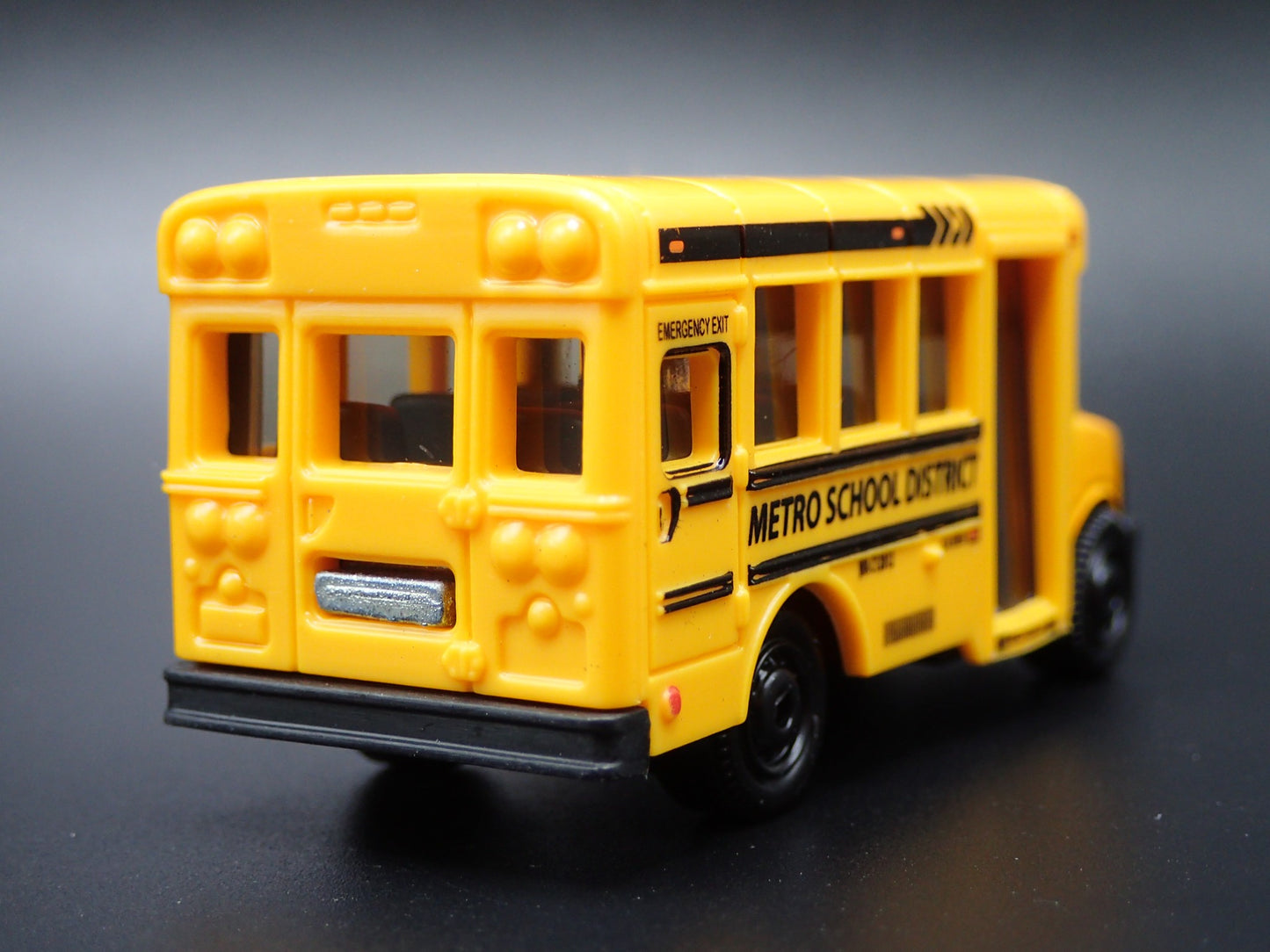 GMC METRO SHORT SCHOOL BUS RARE 1:64 SCALE COLLECTIBLE DIORAMA DIECAST MODEL CAR
