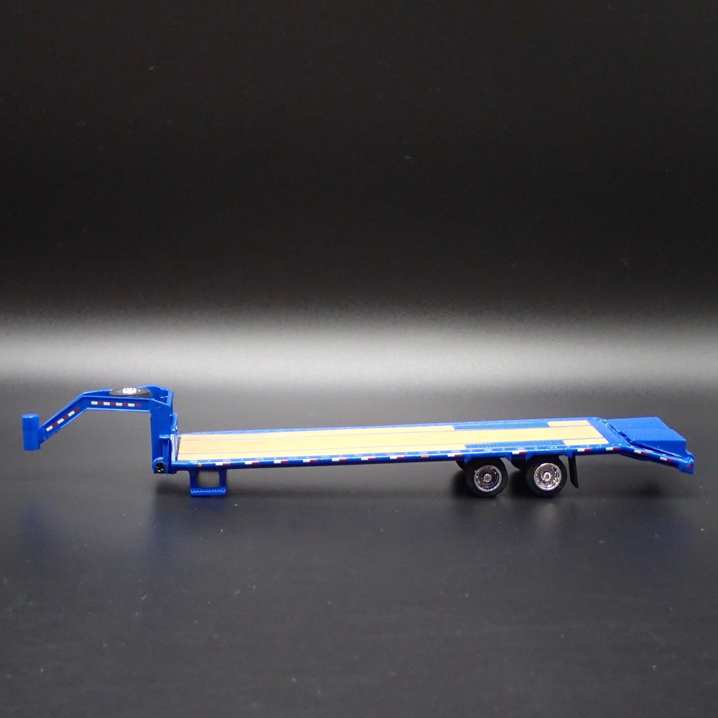 GOOSENECK FLATBED TRAILER w LOADING RAMP, HITCH 1:64 SCALE DIORAMA DIECAST MODEL