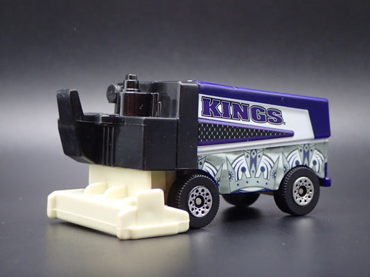 LA KINGS HOCKEY ZAMBONI 1:64 MB SCALE COLLECTIBLE DIORAMA DIECAST MODEL CAR