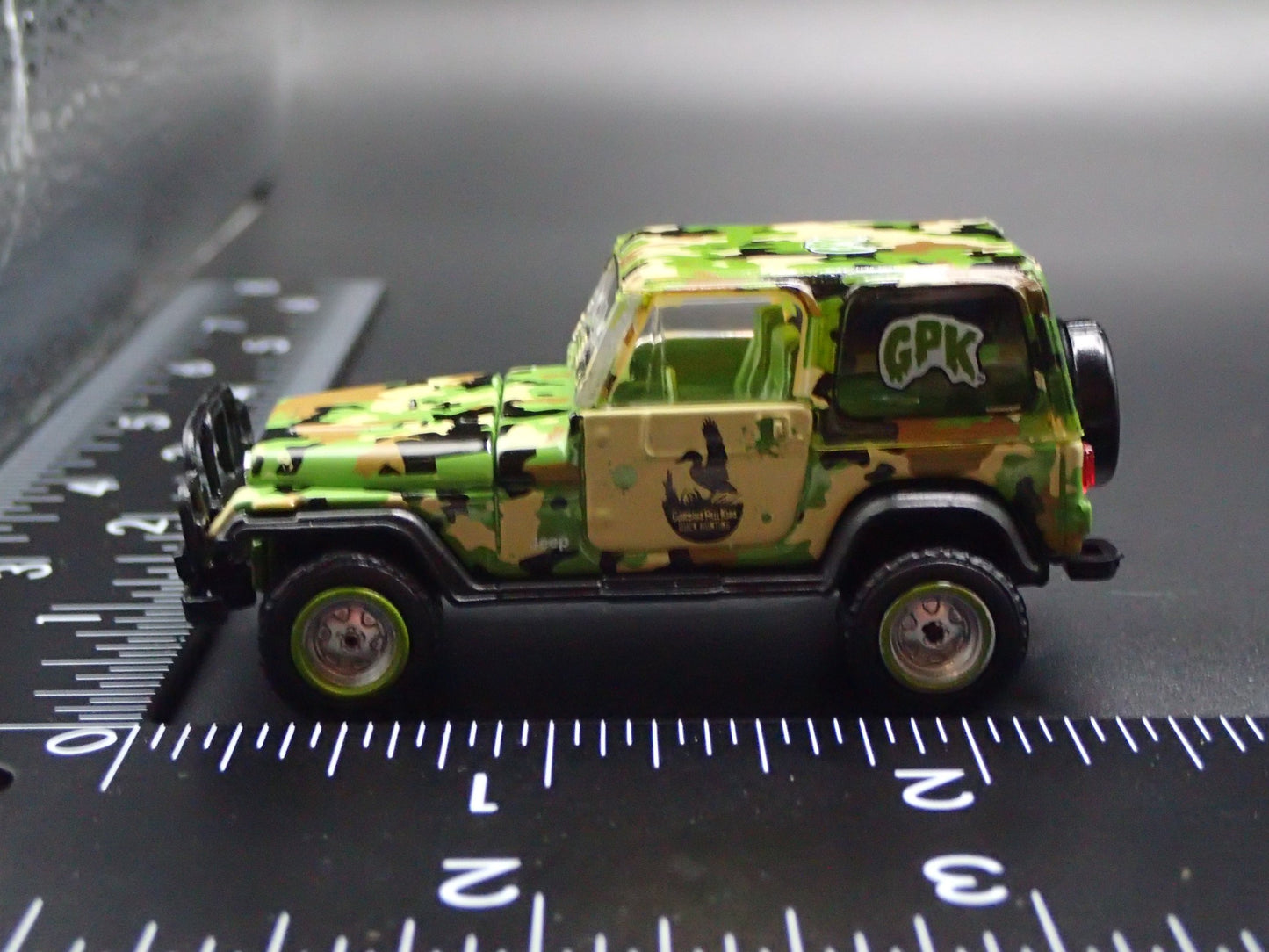 1986-1995 JEEP WRANGLER CJ7 YJ GPK CAMO 1:64 SCALE DIORAMA DIECAST MODEL CAR
