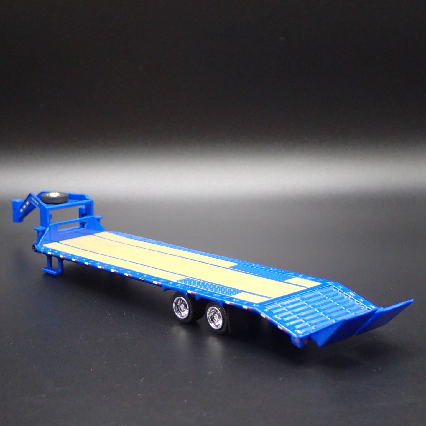 GOOSENECK FLATBED TRAILER w LOADING RAMP, HITCH 1:64 SCALE DIORAMA DIECAST MODEL