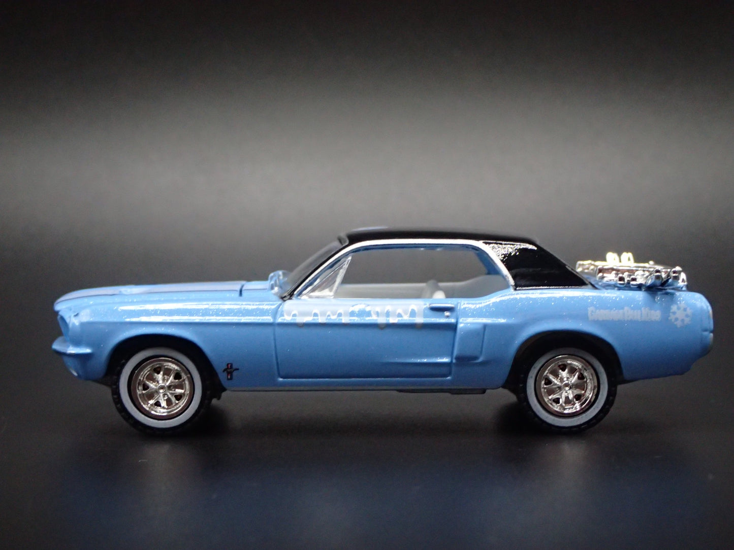 1967 67 FORD MUSTANG COUPE GPK 1:64 SCALE COLLECTIBLE DIORAMA DIECAST MODEL CAR