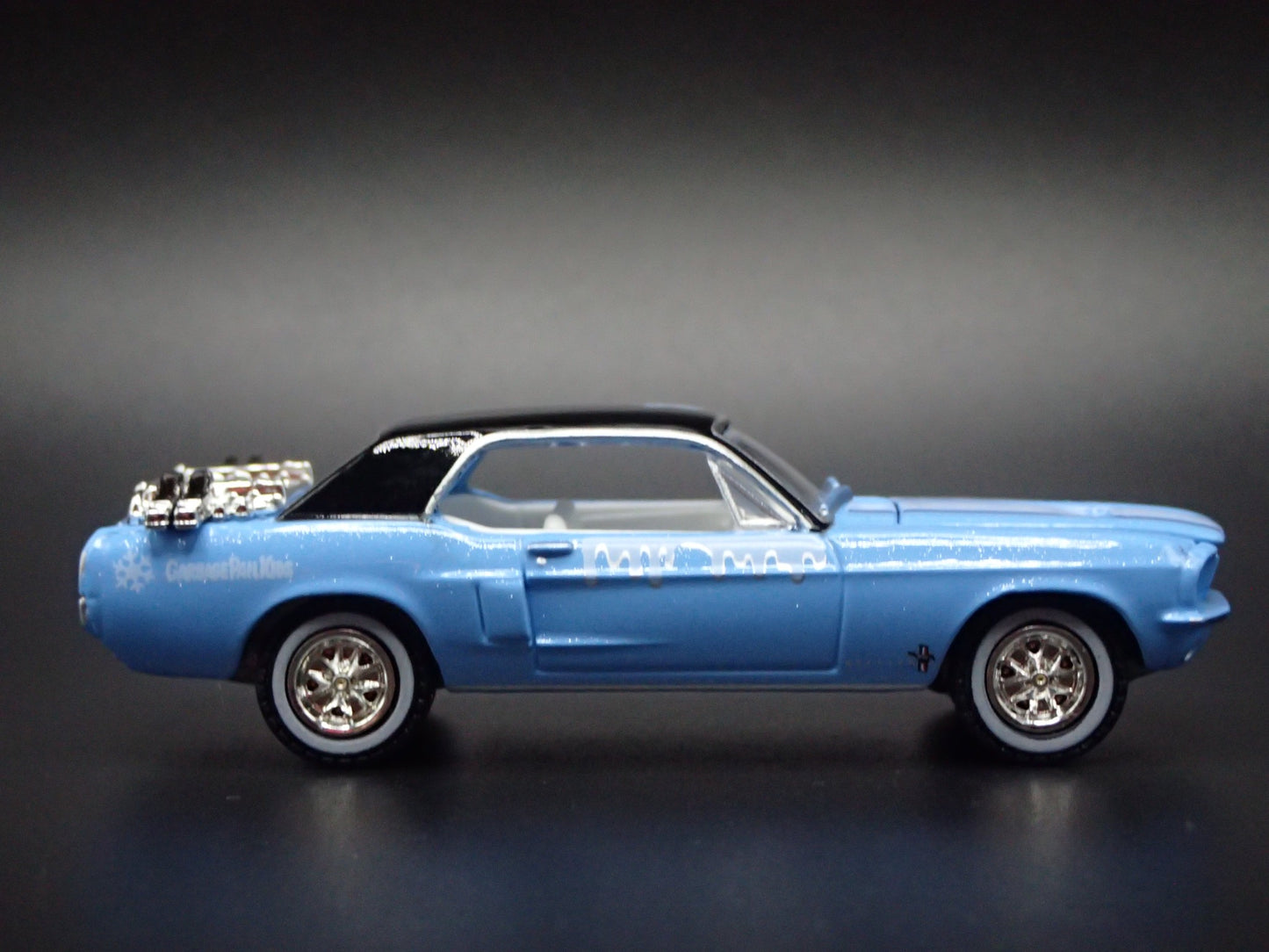 1967 67 FORD MUSTANG COUPE GPK 1:64 SCALE COLLECTIBLE DIORAMA DIECAST MODEL CAR