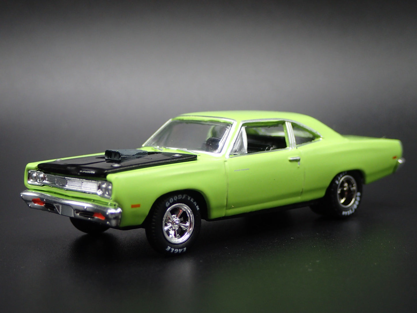 1969 69 PLYMOUTH ROAD RUNNER 440 1:64 SCALE COLLECTIBLE DIECAST MODEL CAR