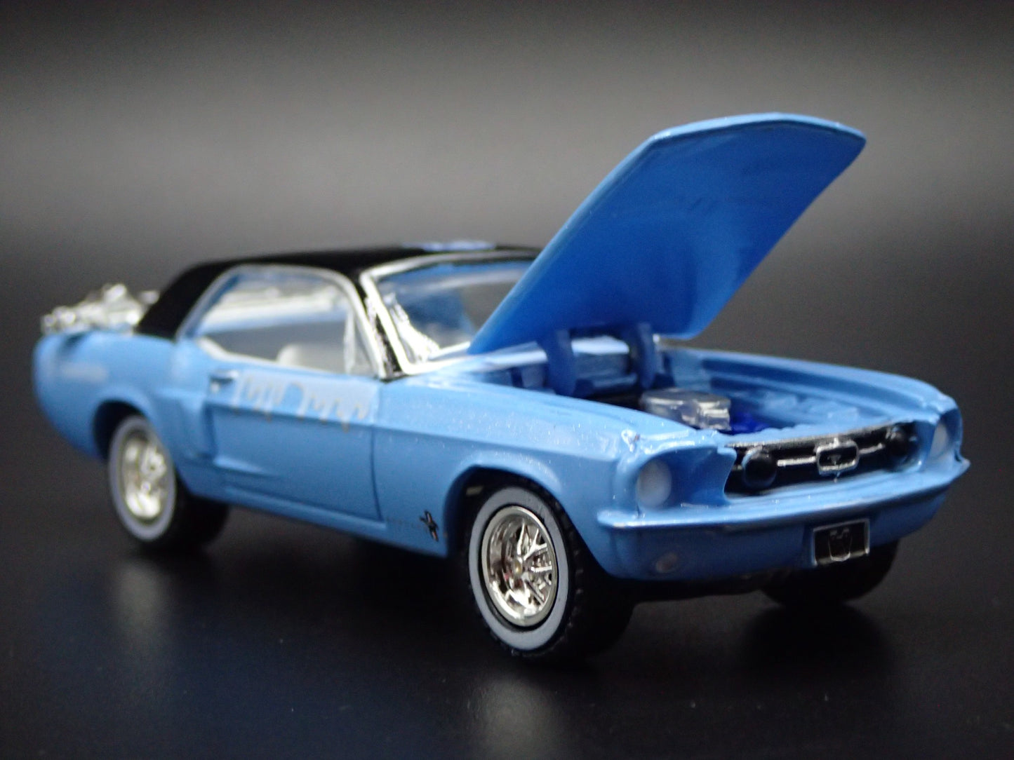 1967 67 FORD MUSTANG COUPE GPK 1:64 SCALE COLLECTIBLE DIORAMA DIECAST MODEL CAR