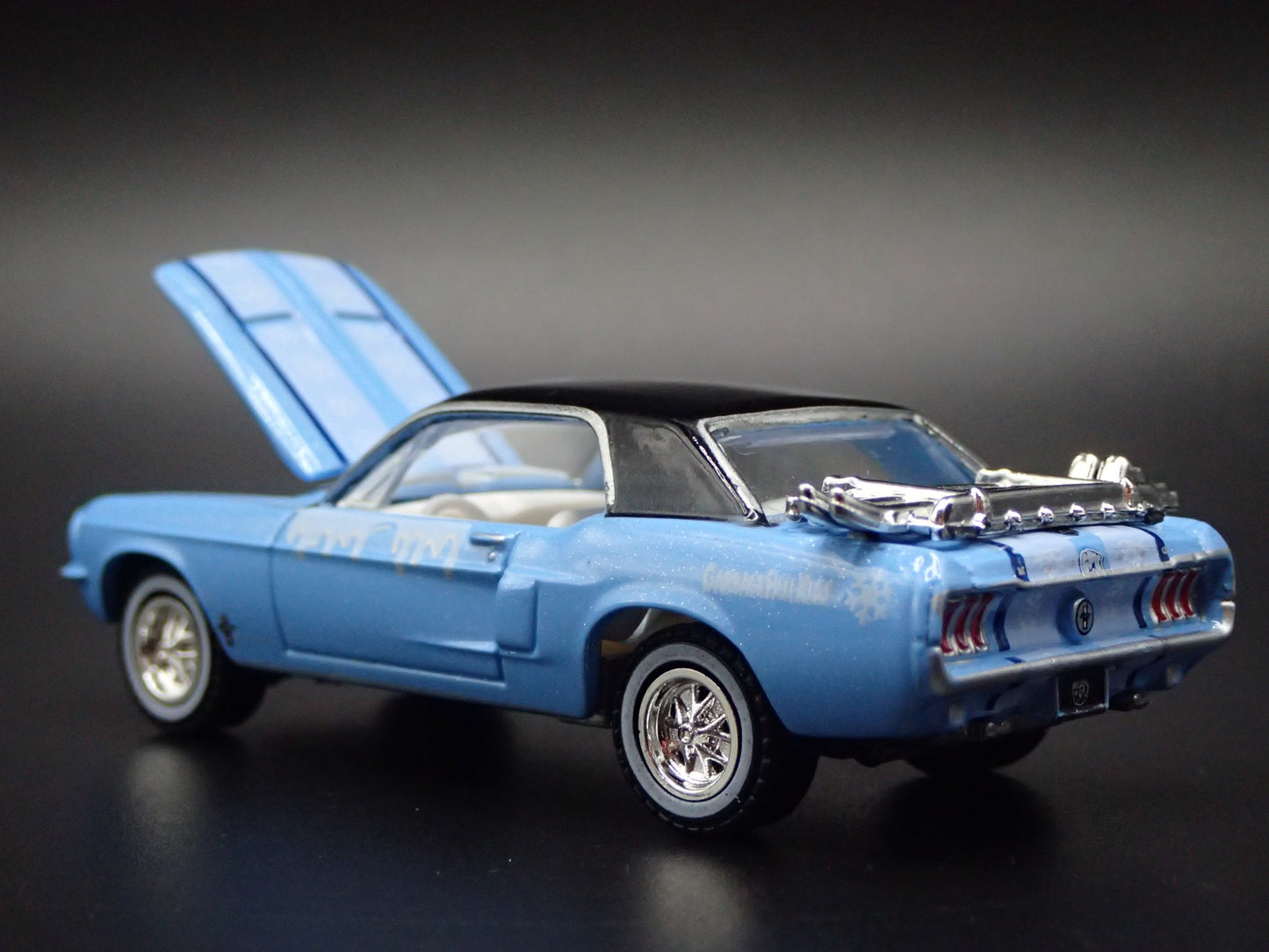 1967 67 FORD MUSTANG COUPE GPK 1:64 SCALE COLLECTIBLE DIORAMA DIECAST MODEL CAR