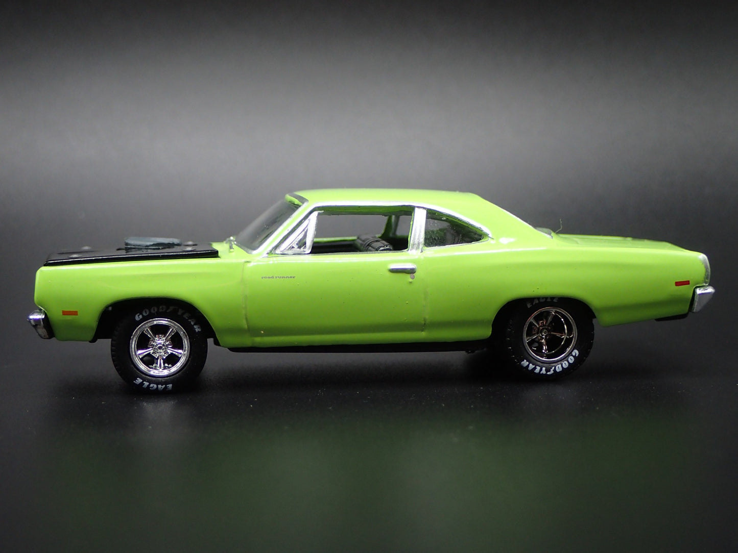 1969 69 PLYMOUTH ROAD RUNNER 440 1:64 SCALE COLLECTIBLE DIECAST MODEL CAR