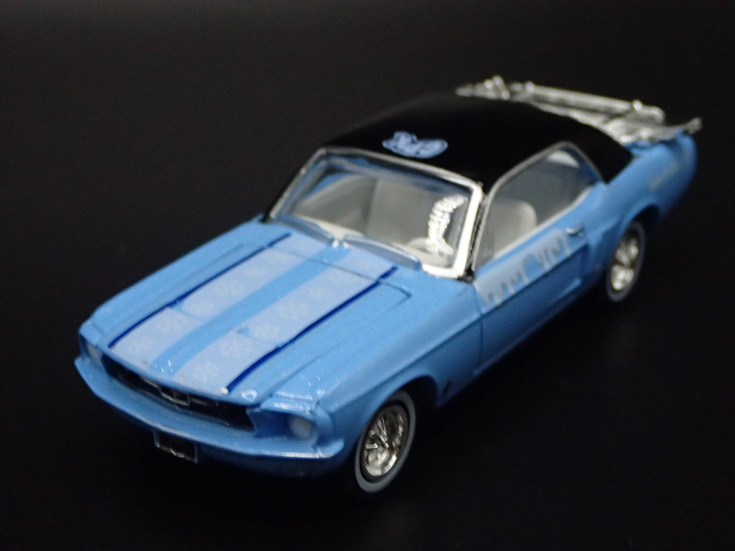 1967 67 FORD MUSTANG COUPE GPK 1:64 SCALE COLLECTIBLE DIORAMA DIECAST MODEL CAR