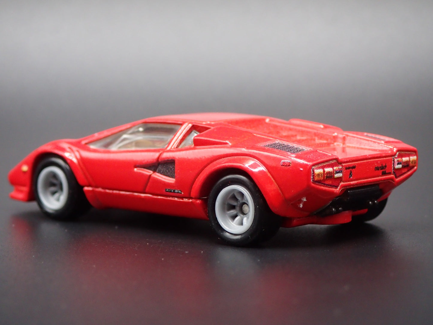 1974-1990 LAMBORGHINI COUNTACH LP 5000 QV 1:64 SCALE DIORAMA DIECAST MODEL CAR