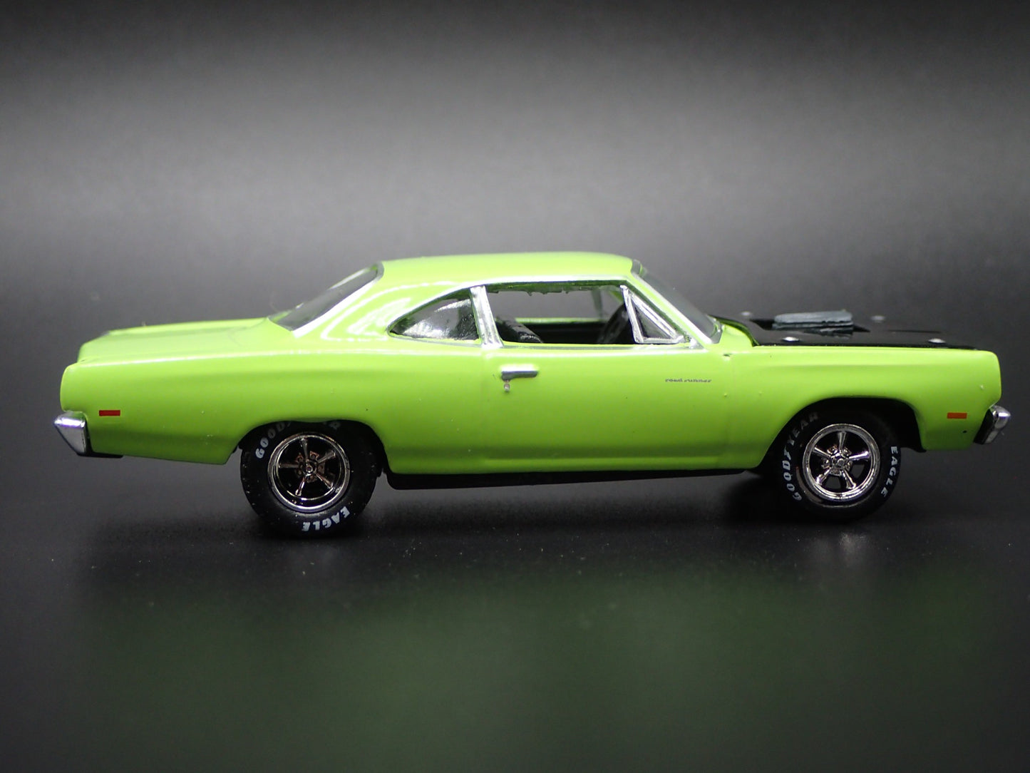 1969 69 PLYMOUTH ROAD RUNNER 440 1:64 SCALE COLLECTIBLE DIECAST MODEL CAR
