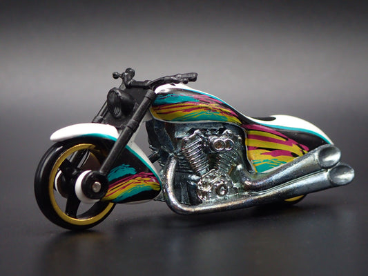 SCORCHIN SCOOTER MOTORCYCLE MERVYNS CA 1:64 HW SCALE DIORAMA DIECAST MODEL CAR