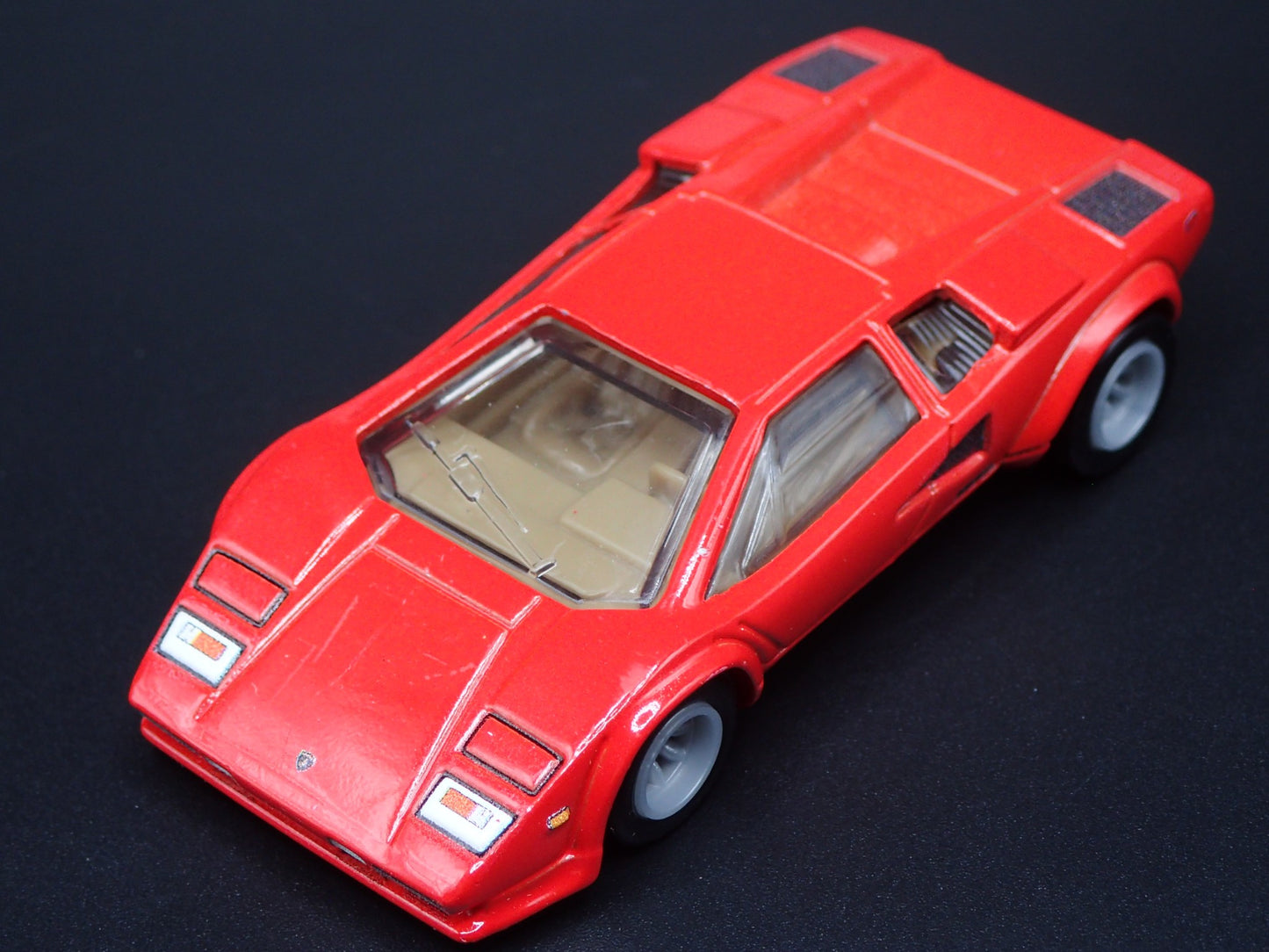 1974-1990 LAMBORGHINI COUNTACH LP 5000 QV 1:64 SCALE DIORAMA DIECAST MODEL CAR