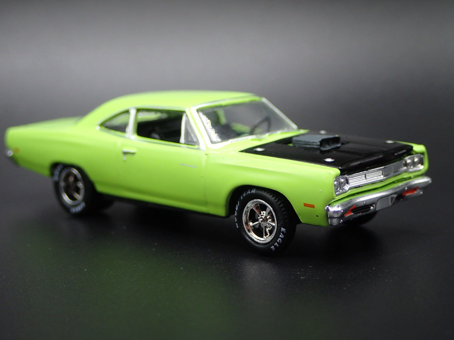 1969 69 PLYMOUTH ROAD RUNNER 440 1:64 SCALE COLLECTIBLE DIECAST MODEL CAR